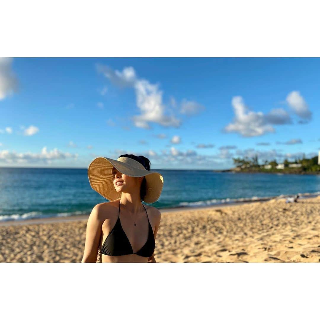 福山智可子さんのインスタグラム写真 - (福山智可子Instagram)「I’m just thinking about…. 🌴  #throwbackthursday  今更ハワイでの楽しかった思い出たち❤︎ いつ帰ってもホーム🙏🏼 イルカさんの声が最高だから聞いて欲しい！」3月24日 16時55分 - chikako808