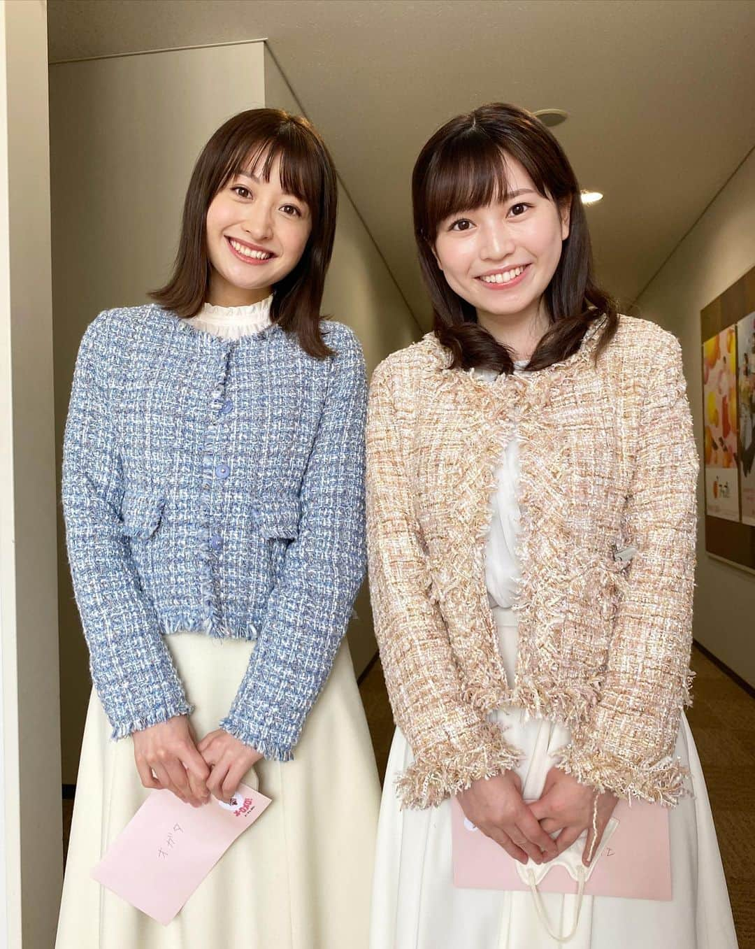 島津咲苗さんのインスタグラム写真 - (島津咲苗Instagram)「2023年度入社予定の2人 尾形杏奈(おがたあんな)アナウンサー(青の服)と 松崎杏香(まつざききょうか)アナウンサー(ピンクの服)です！  社長会見に参加していた2人に タイミングよく会えました🌸  これから、ちょくちょく 私のインスタにも登場するかと思います🍀 4月にメ〜テレアナウンス部に仲間入りする2人。 これからどうぞよろしくお願いします♪  ちなみに私はこの春で7年目に...ひいぃっ . . . #メーテレ #名古屋テレビ #新人アナウンサー  #尾形杏奈 #松崎杏香 #島津咲苗 #これからよろしくね #メーテレアナウンサー #春 #2023年入社  #お披露目」3月24日 16時54分 - sanae_shimazu