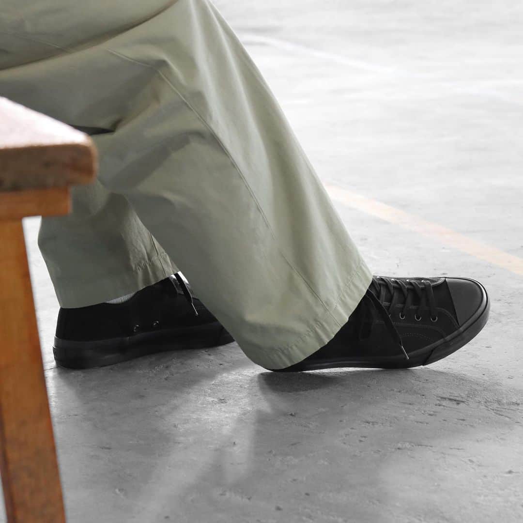 のインスタグラム：「LOWTRAINER / BLACKMONO  #moonstarshoes  #finevulcanized  #lowtrainer  #madeinkurume」