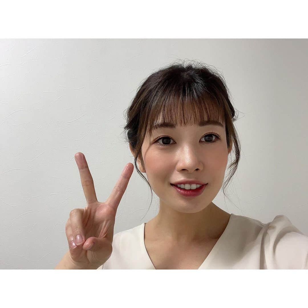 梅山茜のインスタグラム：「. ＊新番組のお知らせ📣＊ . 4月3日から始まるABCテレビの新番組 「ウラのウラまで失礼します」に プレゼンターとして出演させて頂きます🎤🧡 MCはおはよう朝日ですでずっとみていた 浦川アナウンサーと川﨑美千江さん！ お二人とも優しくて明るくて 既に始まっている収録現場はとっても楽しいです🥰  毎週月曜・火曜・水曜の朝9:55〜📺 ぜひご覧ください🙋🏻‍♀️🌼 . #アナウンサー#フリーアナウンサー#女子アナ#新番組#ショッピング#買い物#ウラウラ#ウラウラ通販#通販#プレゼンター#MC#司会#リポーター#ABCテレビ#朝日放送」