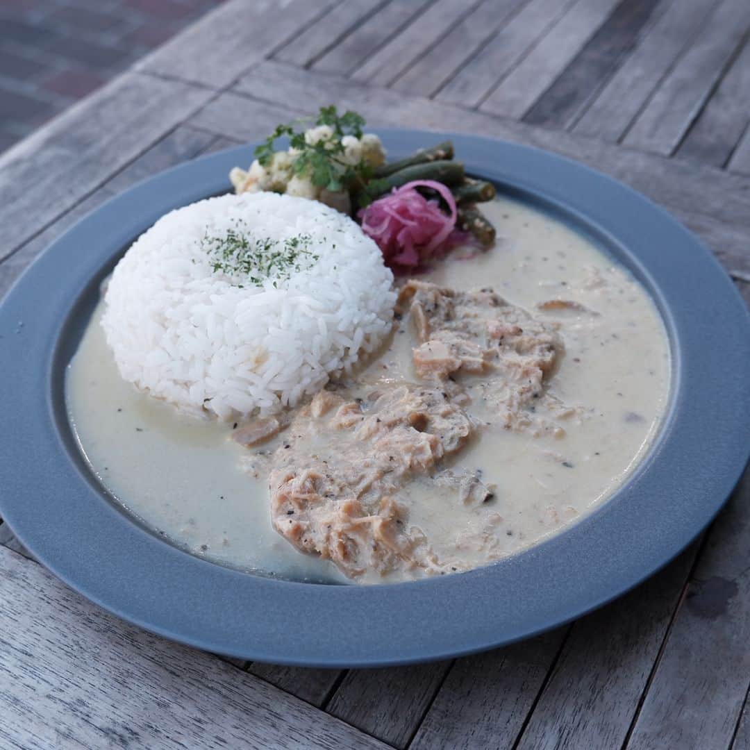 キャナルシティ博多のインスタグラム：「＼【期間限定】／ 「カフェオットー.シクロ」のキッチンカーが福岡市内各地に登場！  キャナルシティ博多 センターウォーク4Fの「CAFFE OTTO.Cyclo（カフェ オットー.シクロ）」をもっと身近に楽しんでいただくために、「カフェオットー.シクロ キッチンカー」が下記の４か所に登場します！👏 大人気の自家製カレー各種（グリーンカレー・チキンキーマカレー・あいがけカレー）を期間限定で販売します🍛🍴💛 近くにお立ち寄りの際はぜひどうぞ🎵  ＝＝＝＝＝＝＝＝＝＝＝＝＝＝＝＝＝＝＝ ●ホテルフォルツァ博多駅博多口 【期間】①3/24(金)、27(月)、28（火）、4/9(日)、10(月) 　　　　②3/28(火) 【営業時間】①17:00〜20:00 　　　　　　②11:00～14:00 【住所】福岡県福岡市博多区博多駅前２丁目１−１５ 【出店場所】エントランス付近  ●木の葉モール橋本 【期間】4/1(土)、2(日)、7(金)、22(土)、23(日) 【営業時間】10：00～18：00 【住所】福岡県福岡市西区橋本２丁目２７−２ 【出店場所】ガーデンコート1F  ●ITPオフィス 【期間】4/3(月) 【営業時間】11：00～14：00 【住所】福岡県福岡市博多区博多駅東3丁目3−22  ●THE BASICS FUKUOKA 【期間】①4/15(土)、16(日)、27(木) 　　　　②4/30(日)、5/3(水・祝)～5(金・祝) 【営業時間】①11：00～14：00 　　　　　　②17：00～20：00 【住所】福岡県福岡市博多区博多駅東２丁目１４−１ 【出店場所】オフィスビル入口付近  ※画像はイメージです。 ※f-JOYポイント対象外です。 ※実施内容は、予告なく変更・中止となる場合がございます。 ＝＝＝＝＝＝＝＝＝＝＝＝＝＝＝＝＝＝＝  #canalcityhakata #canalcity #キャナルシティ博多  #カフェオットーシクロ #キッチンカー #🍛」