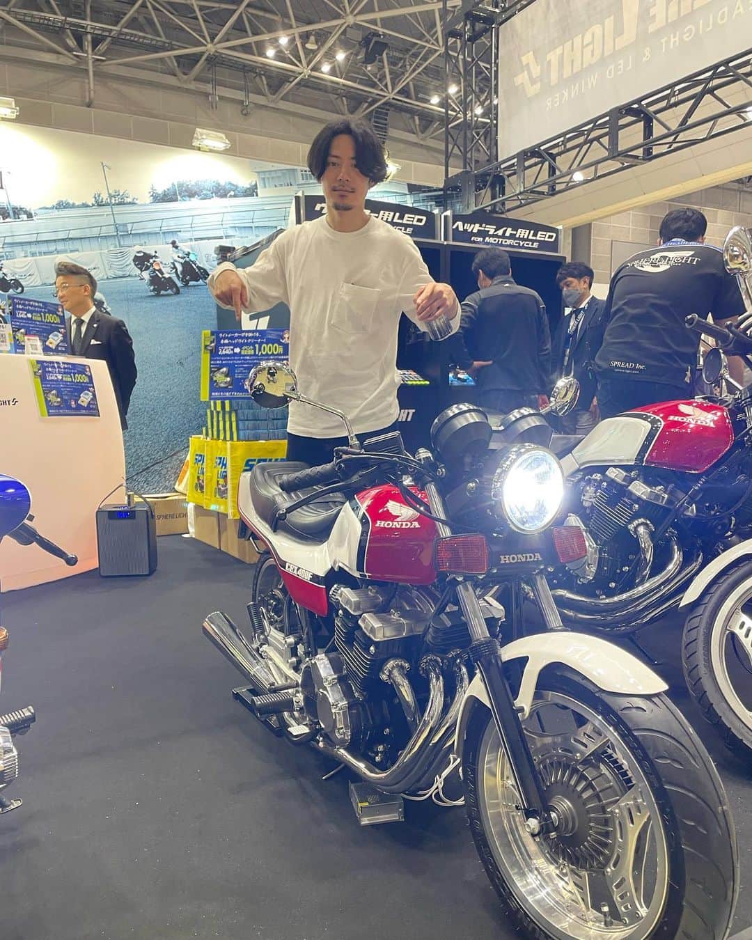 森公平さんのインスタグラム写真 - (森公平Instagram)「やはりバイクはいい！  #東京モーターサイクルショー #東京モーターサイクルショー2023 #モーターサイクルショー #z900rs #bmw #ラフアンドロード #バイクは下から #キクチウソツカナイ さん」3月24日 17時00分 - mori_koheidesu
