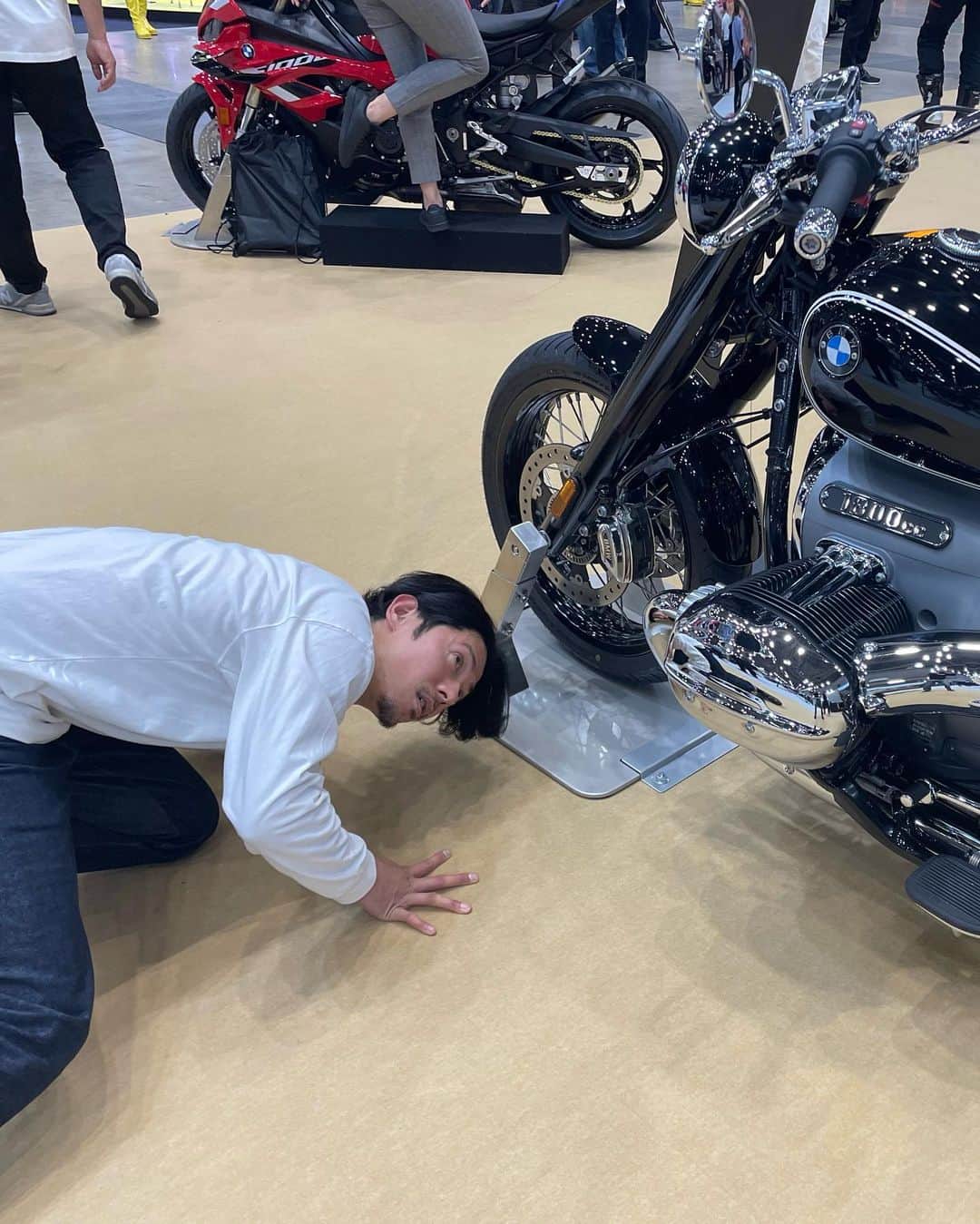 森公平さんのインスタグラム写真 - (森公平Instagram)「やはりバイクはいい！  #東京モーターサイクルショー #東京モーターサイクルショー2023 #モーターサイクルショー #z900rs #bmw #ラフアンドロード #バイクは下から #キクチウソツカナイ さん」3月24日 17時00分 - mori_koheidesu