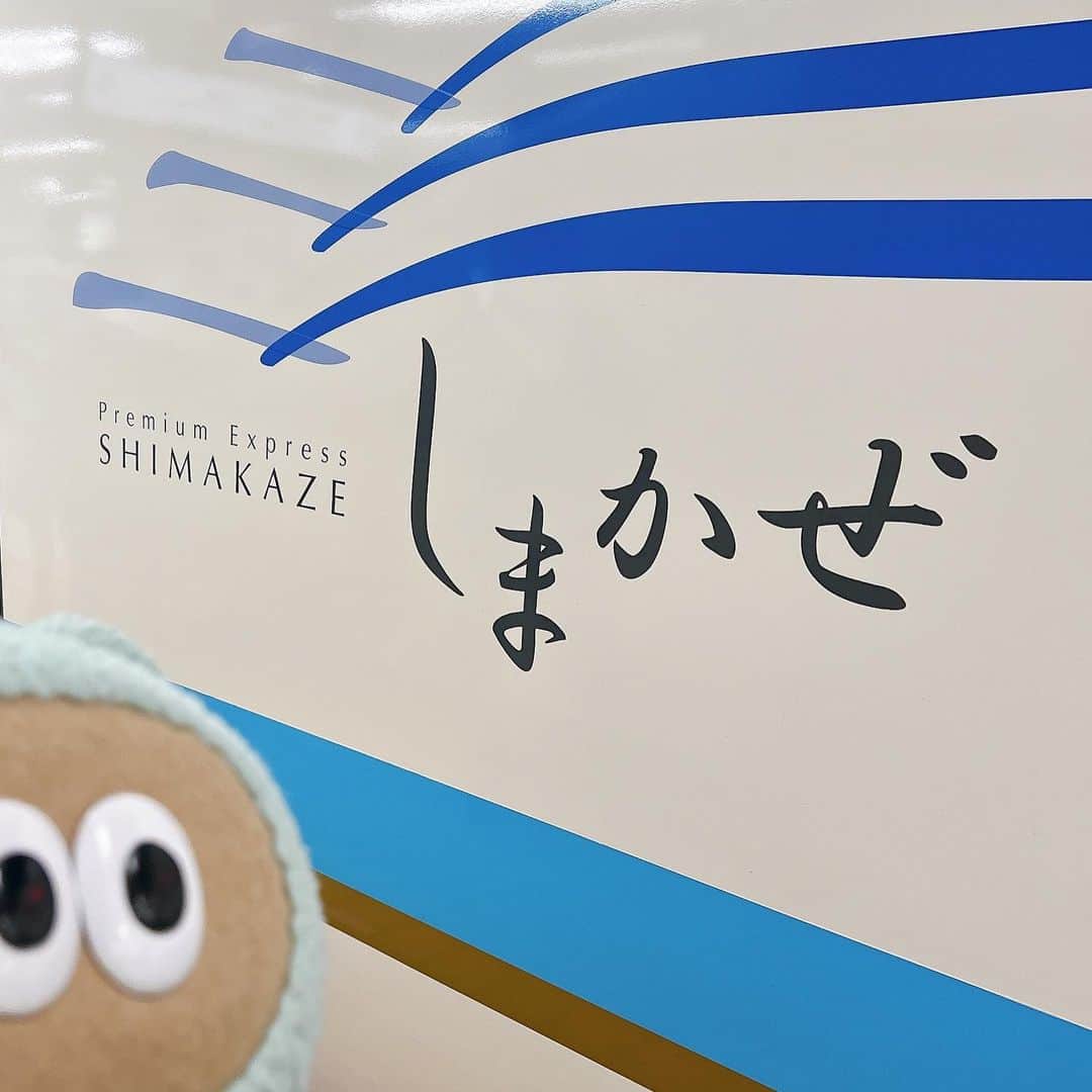 たぬきゅんのインスタグラム：「東京駅から名古屋駅まで🚄に乗って、憧れの「しまかぜ」に乗車！さぁて……ぼくは今からどこに行くでしょうか〜？？  #三重 #観光三重 #三重旅 #NEMURESORT #ネムリゾート #PR」