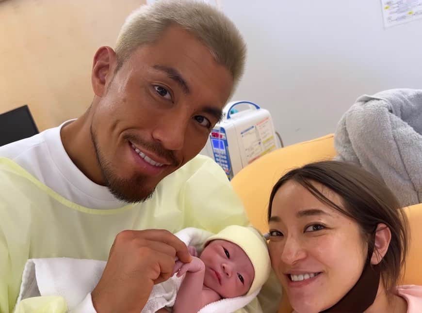 戸澤陽のインスタグラム：「We are happy to announce the arrival of our baby girl, Ten!!  無事に産まれてきてくれてありがとう。 大事に育ててくれた妻にも感謝です。 父ちゃん頑張るからね😭」