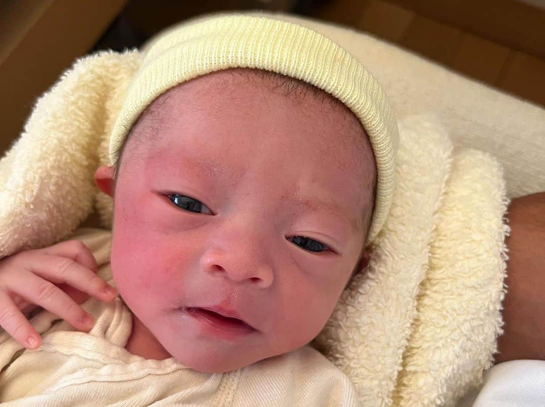 戸澤陽さんのインスタグラム写真 - (戸澤陽Instagram)「We are happy to announce the arrival of our baby girl, Ten!!  無事に産まれてきてくれてありがとう。 大事に育ててくれた妻にも感謝です。 父ちゃん頑張るからね😭」3月24日 17時13分 - realtozawa