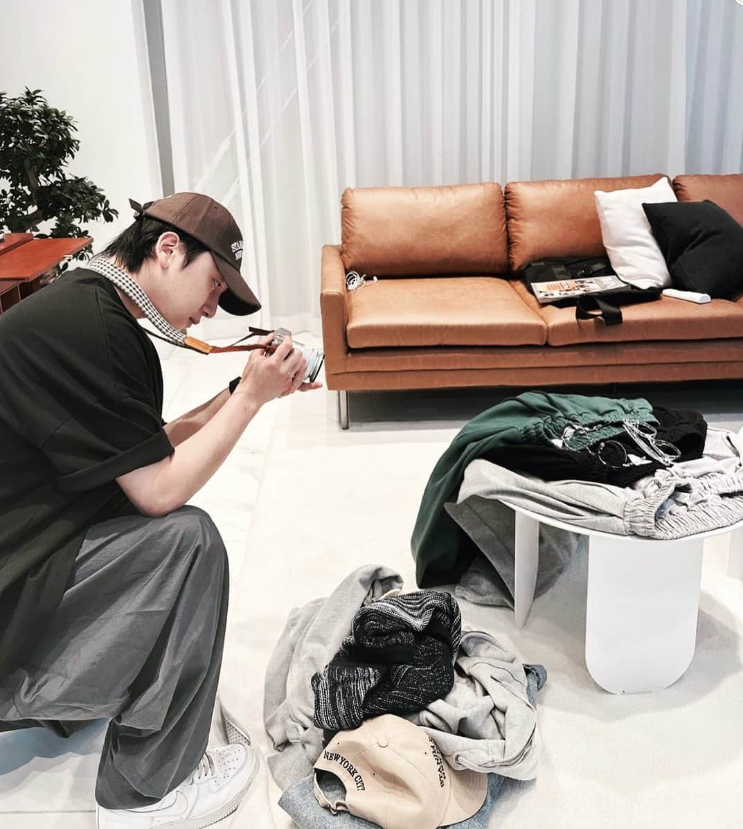 チュ・ウォンタクのインスタグラム：「새로운 도전  #commigsoon #2023 #fashion #brand」