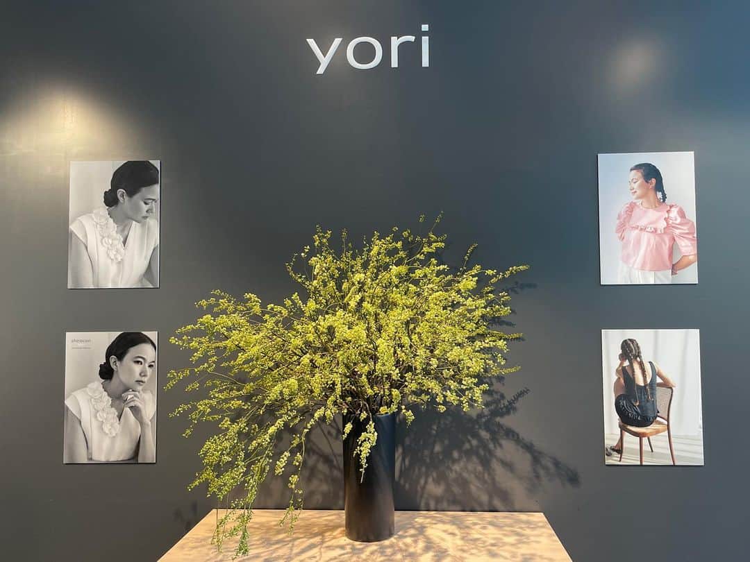 yoriのインスタグラム：「yori 2023 summer 先行受注会 大阪・東京・名古屋 全日終了致しました。 ご来場の皆様誠に ありがとうございました！  online shop での先行受注は 4/4 pm12:00〜開始致します (商品ページのUPは前日に告知致します)のでもう少々お待ちください。  #yori_japan」