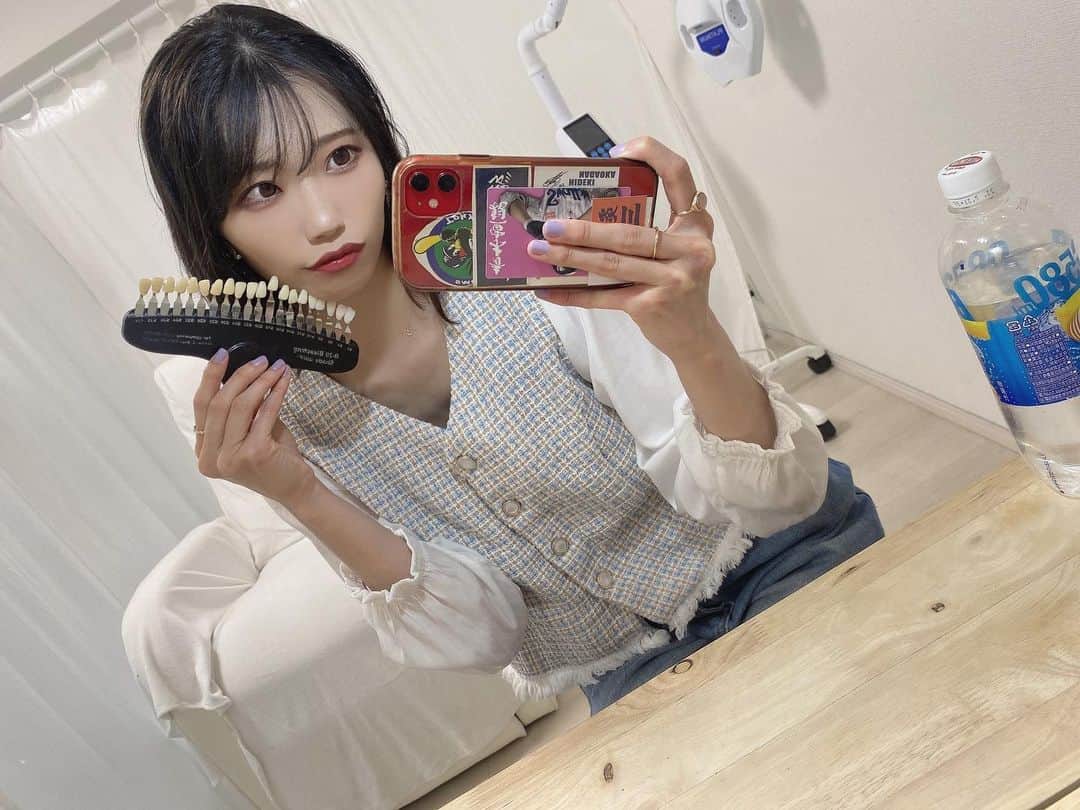 石原美沙紀のインスタグラム：「ライトビューティーさんでホワイトニングしてきました♡🦷  1回20分の照射で4段階白くなりました✦ฺ  紅茶とかお茶が大好きだから、普段から歯磨き粉のブリリアントモアや家用のホワイトニングのライト使ったりケアをしているけどこうしてサロンでしっかりケアすると目に見えて変わるから嬉しい♩🦷 綺麗な歯って男女問わずすてきな印象になるよね🤤  歯並び褒めてもらって嬉しかったです♡笑  #ホワイトニング　#ホワイトニングサロン　#セルフホワイトニング　#白い歯　#池袋」