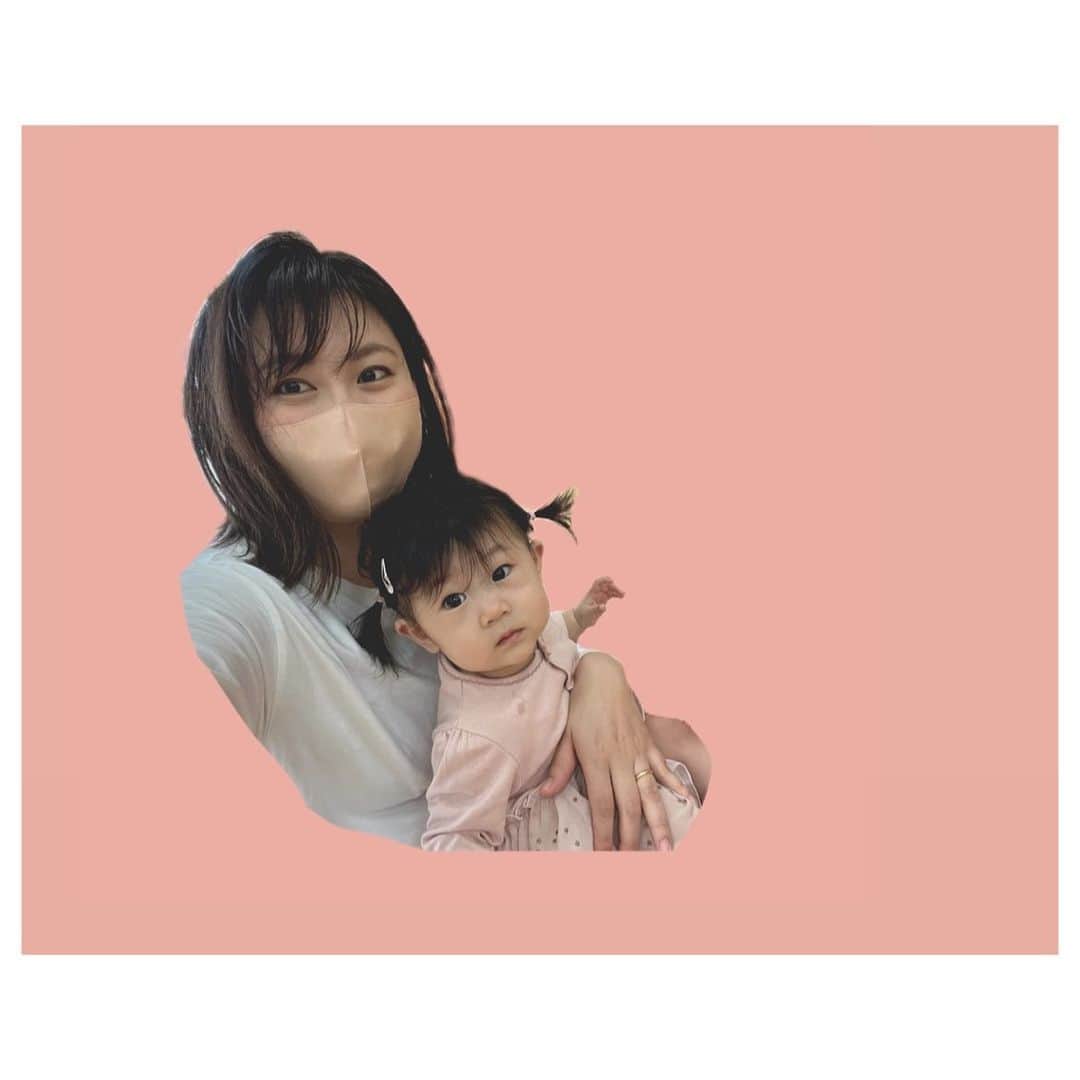 庄村奈津美のインスタグラム：「👩🏻👧🏻 産後、娘とこうして 2人でゆっくり過ごすのも今日まで。  一緒にお昼寝したり、 私の買い物に付き合ってくれたり。  産後はミルクもちょびっとしか飲まず 退院も危うかった娘が🥲  今では哺乳瓶いっぱいのミルクを がぶがぶ気持ちよく飲むまでに成長🫣  離乳食もおやつもお口いっぱいに開けて 身を乗り出して食べてくれるし、 (すでに母譲りの食欲🙄え) 今のところ、人見知りもないし、 ここまで健やかに育ってくれて ただただありがとうの気持ちでいっぱい。  仕事が休みの日は またこうしてゆっくり過ごす時間を 作りたいなとふと思ったところでした👧🏻🫶  #いよいよ仕事復帰 #母と娘のふたりじかん #ひとまずここまで」