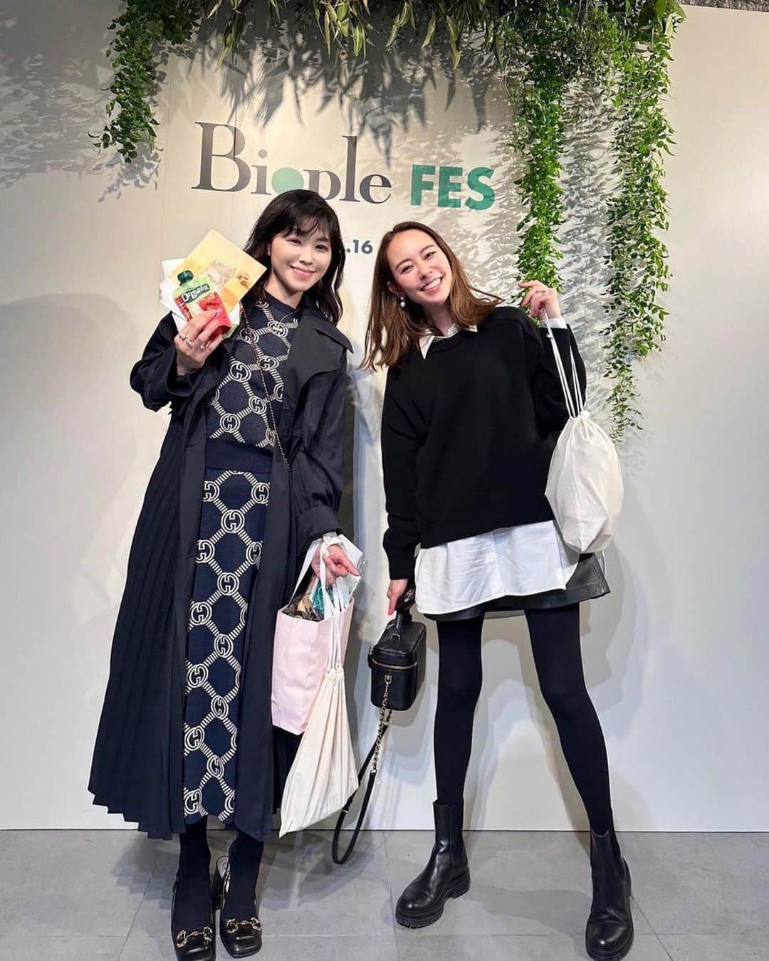 のインスタグラム：「会うと元気パワーがもらえる☀️太陽みたいに明るい真奈美さん @manami_m0406  と @biople の #bioplefes へ🌿  最新のインナービューティーの商品やスキンケア、コスメが盛りだくさん😍 健康的にアンチエイジングしたい私にとっては、吸収したい情報だらけ😳❣️  ナチュラルで、地球にも自分にも優しいものを選びたいですね🙏✨  楽しかったーーー❤️  #Repost @manami_m0406 ・・・ 世界中の最新ナチュラル&オーガニックアイテムが一挙に集結する大好きなイベント✨ @biople の#bioplefes へ#オーガニック 大好きな @naomiayukawa と行ってきました！　 活気ある大盛況のイベントでとても楽しく、身体に良いものをたくさん知れて本当に素晴らしいイベントです。 @k.enjo いつもありがとうございます！  #biople  #ビープル  #organic  #organicskincare  #organicfood  #オーガニックコスメ」