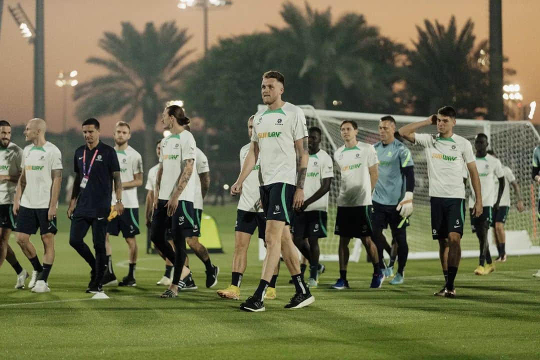 ティム・ケーヒルのインスタグラム：「Time for Australia to celebrate the performance of the @socceroos after the best @fifaworldcup ever in Qatar 🇶🇦   World cups are made of beautiful moments and I look forward to seeing the @fifawomensworldcup in Australia and New Zealand coming very soon.  Let's keep growing the game 🇦🇺」