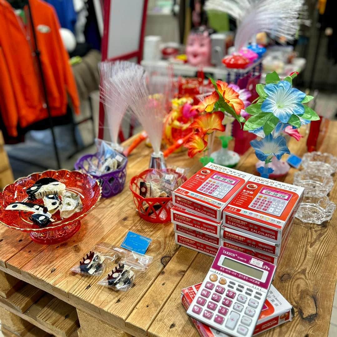 吉祥寺PARCOのインスタグラム：「˗ˋLimited Shop ˊ˗  アート＆カルチャーマーケット　アンばランす 全国から集まった「アンばランす」な9店舗が日替わりで出店。 オリジナルアイテム、古着、アート本、ヘンテコ雑貨などバラエティー豊かなアイテムが揃う10日間限定マーケット。  〜4/2（日） 1F特設会場  出店者 ・HAM　@090_2875_1186 ・楽園倶楽部　@myrakuenclub ・nuttsponchon @nuttsponchon ・延命ランド　@enmei_land ・oven universe　@oven_universe ・サロンたれ目　@mentalmetal303 ・花丸ショップ おやすみ　@oyasumiclub ・ょゅぅゃ　@yoyuuyaa ・NEW MART YOU@newmartyou  #アートアンドカルチャーマーケット #アンばランす #吉祥寺PARCO #吉祥寺パルコ #吉祥寺さんぽ」