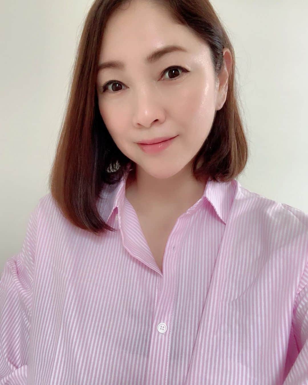 田中悦子さんのインスタグラム写真 - (田中悦子Instagram)「ピンクシャツの気分だった💕🌸  にしてもお天気が悪い👎  #ピンクシャツ #shirt #shirtstyle  #アラフィフ #50代女子  #仕事コーデ」3月24日 18時07分 - etsuko.reborn25
