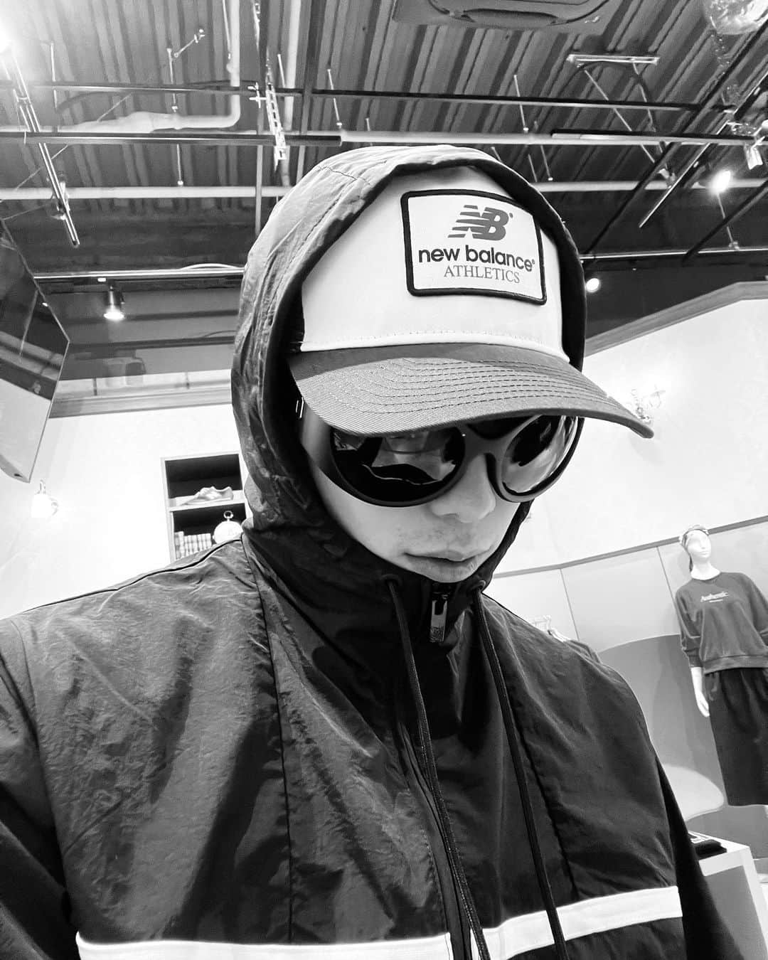 $HOR1 WINBOYさんのインスタグラム写真 - ($HOR1 WINBOYInstagram)「New Balance Apparel Pop-up  Store「Classic is New」がNew Balance原宿1Fで4月6日（木）まで開催中。  最近は派手な格好が少なくなった俺からしたら、結構シンプルで着やすいアイテムが沢山ありました！ 特にCAPが自分の中では、一番調子良かったです🧢👍🏻 #ニューバランス#newbalance#nbアパレル#popupstore」3月24日 18時45分 - shori_winboy