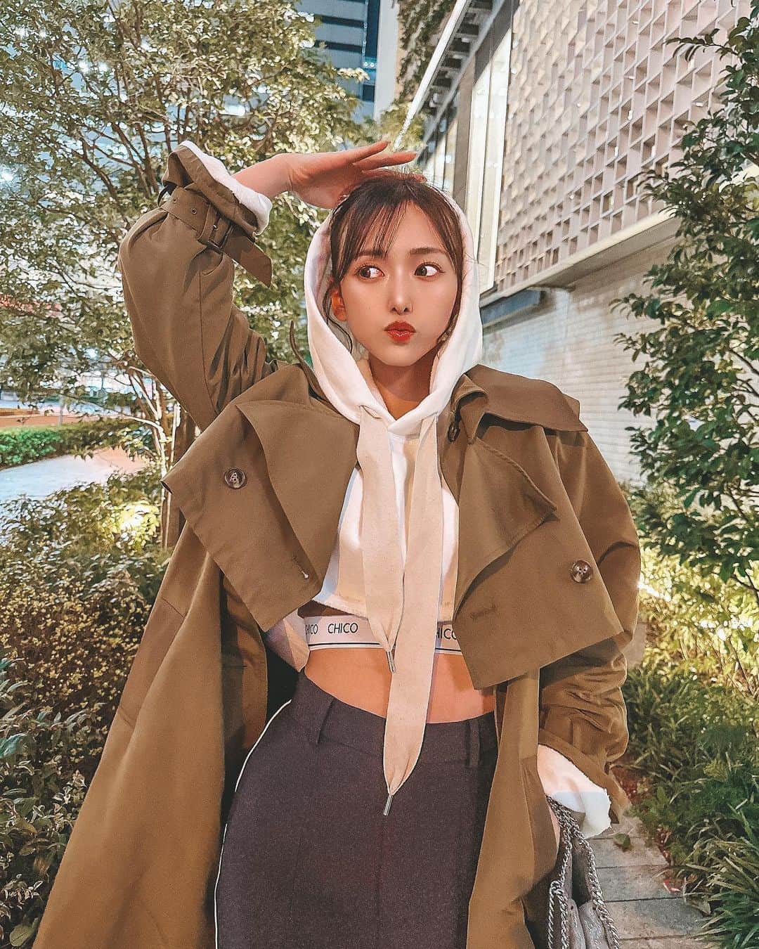 引地裕美のインスタグラム：「暖かくなってきたのでトレンチコート解禁🧥🧃🌸  今年はレイヤードトレンチが流行ってるね🫶🏻 @murua_official のトレンチコートは 短丈ベストが付きだよ🧸  ウエスト切り替えがあるから トレンチ特有ののぺっと感とがなくなって背が低い人も着やすい😛✌🏻（わい）  カジュアルに着たい人はカーキおすすめだよ🐊💚💚💚  #murua  #murua_snap #3WAYベストレイヤードトレンチコート #pr  #ゆうみ服 🧺#春コーデ  #ヘアアレンジ #hairarrange #UMine #japan #옷스타그램 #데일리룩 #코디스타그램 #每日穿搭 #일본 #얼스타그램 #照片 #粉我 #japanesegirl」
