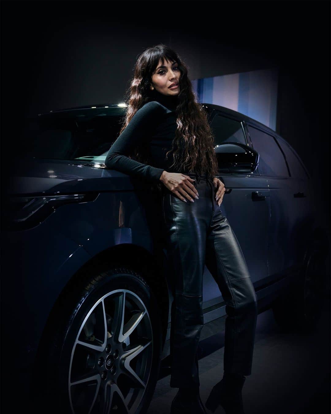 のインスタグラム：「Tastemaker @zaramartin and the New Range Rover Velar.  #RangeRoverVelar」