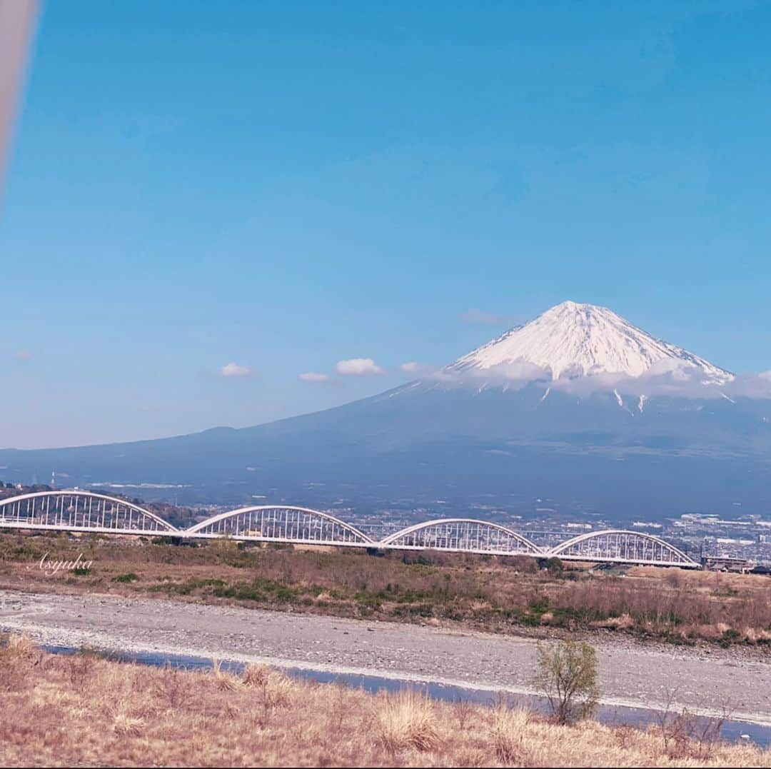 Yuka Kaedeのインスタグラム：「. . #mtfuji  大阪に戻って久しぶりに外を歩いたら もう桜が満開でした！ 当分見に行けそうにないので、 今年のお花見は散り際になるかな…♪ . . . #_asyuka_ #富士山  #igersjp #ig_worldclub #igworldclub #tv_soft #nothingisordinary_ #wonderful_places #streets_vision #beautifulworld  #travellingthroughtheworld #artofvisuals #earthfocus」