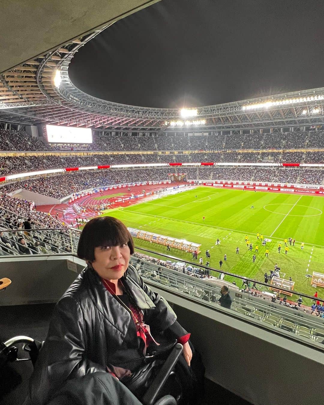 コシノジュンコのインスタグラム：「野球の次はサッカーです！#日本代表　#サッカー」