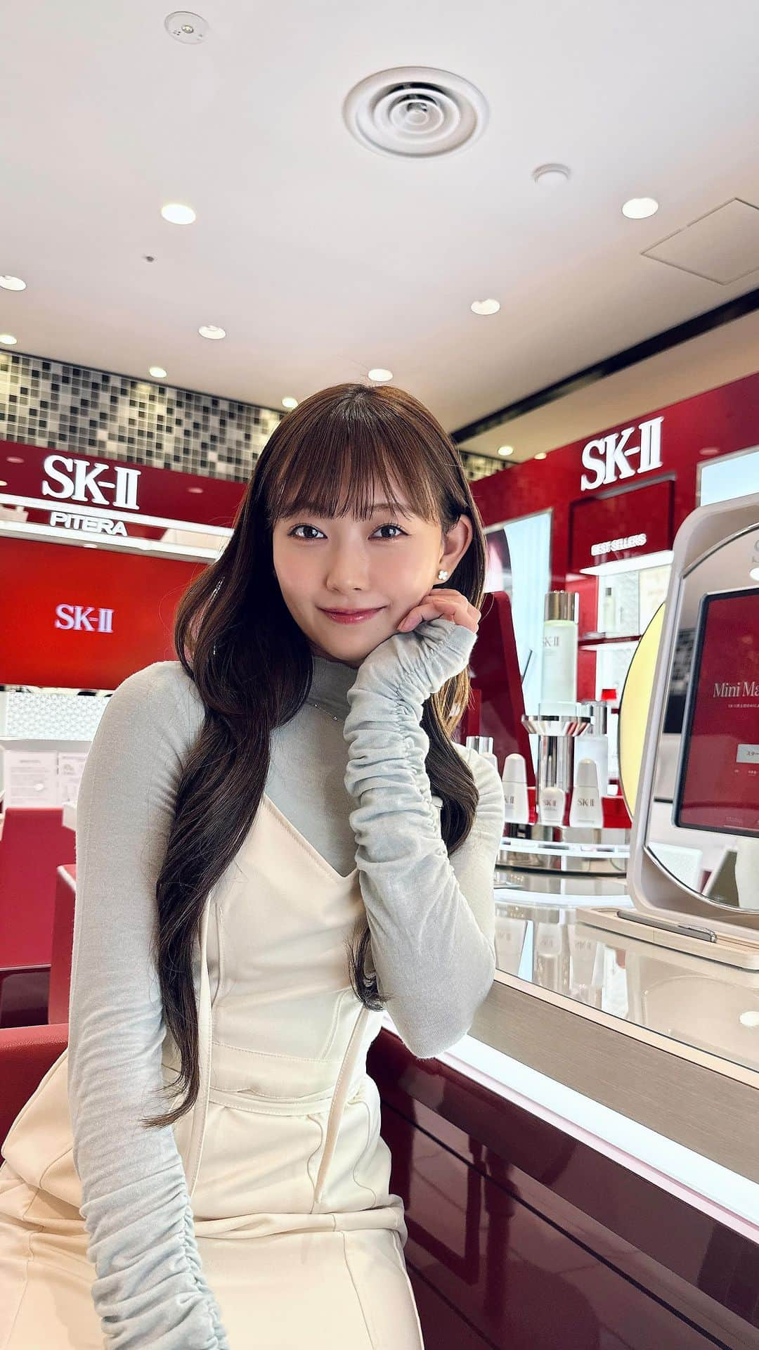 渡辺美優紀のインスタグラム：「. SK-IIの渋谷スクランブルスクエア店に肌測定を体験しに行ってきました！ . 肌測定って初めてだったのですが、美容部員さんにお肌の状態を見てもらったり、普段のスキンケアのことや悩んでいた乾燥についてお話聞いてもらったりして、自分では気づいていなかった肌トラブルや、より綺麗になるためのアドバイスをもらったり新しい発見のある時間でした♡ . やっぱりプロに見てもらうって全然違うなぁ😳 . 花粉でゆらぎがちなお肌が心配でしたが、これで春も乗り切れそうです🌸 . SK-II気になるなぁーって方には数量限定のトライアルキットがお得でとてもおすすめですよっ❤︎お試しあれ☺︎ . そしてなんと今月29日まで渋谷スクランブル店では私が体験した肌測定＆肌のプロにカウンセリングしてもらえる”美肌の作り方特別レッスン”イベントが開催されているんだって💕是非みんなも足を運んでみてね✨ . #肌測定 #肌調和 #神エッセンス #SKII #ピテラ」