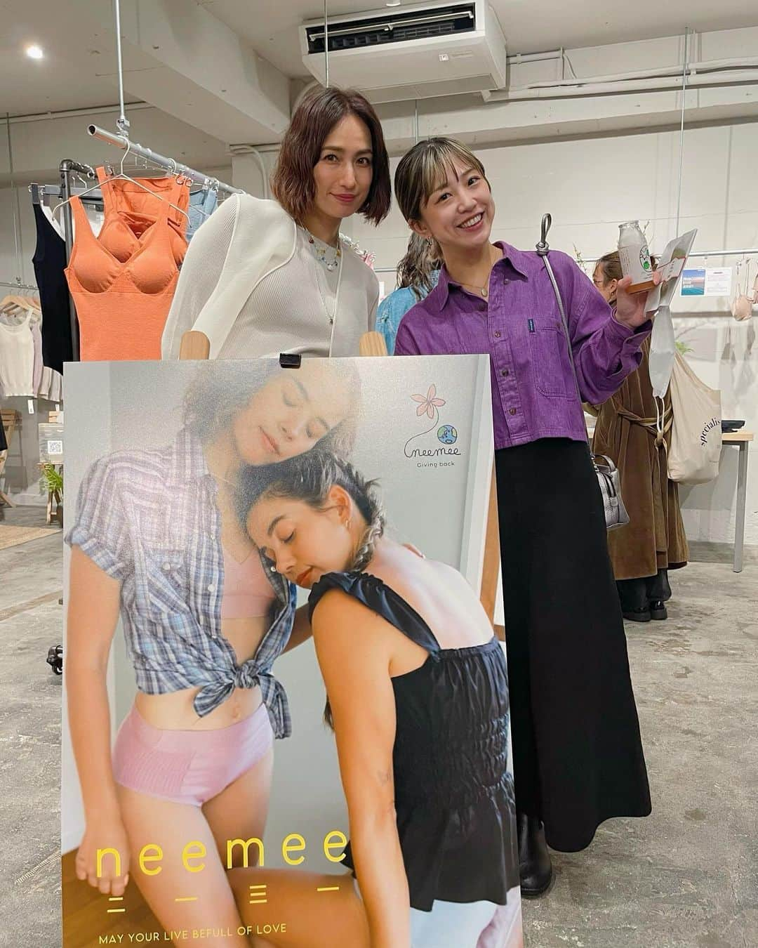 本橋優華のインスタグラム：「佐田さんプロデュース#neemee 展示会◡̈⃝  素敵な方が作る想いのこもったアイテムはナチュラルでどれも魅力的なのです♡  @neemee_official  #ニーミー#2023aw #organiccotton#natural#true_cotton #佐田真由美 さん」