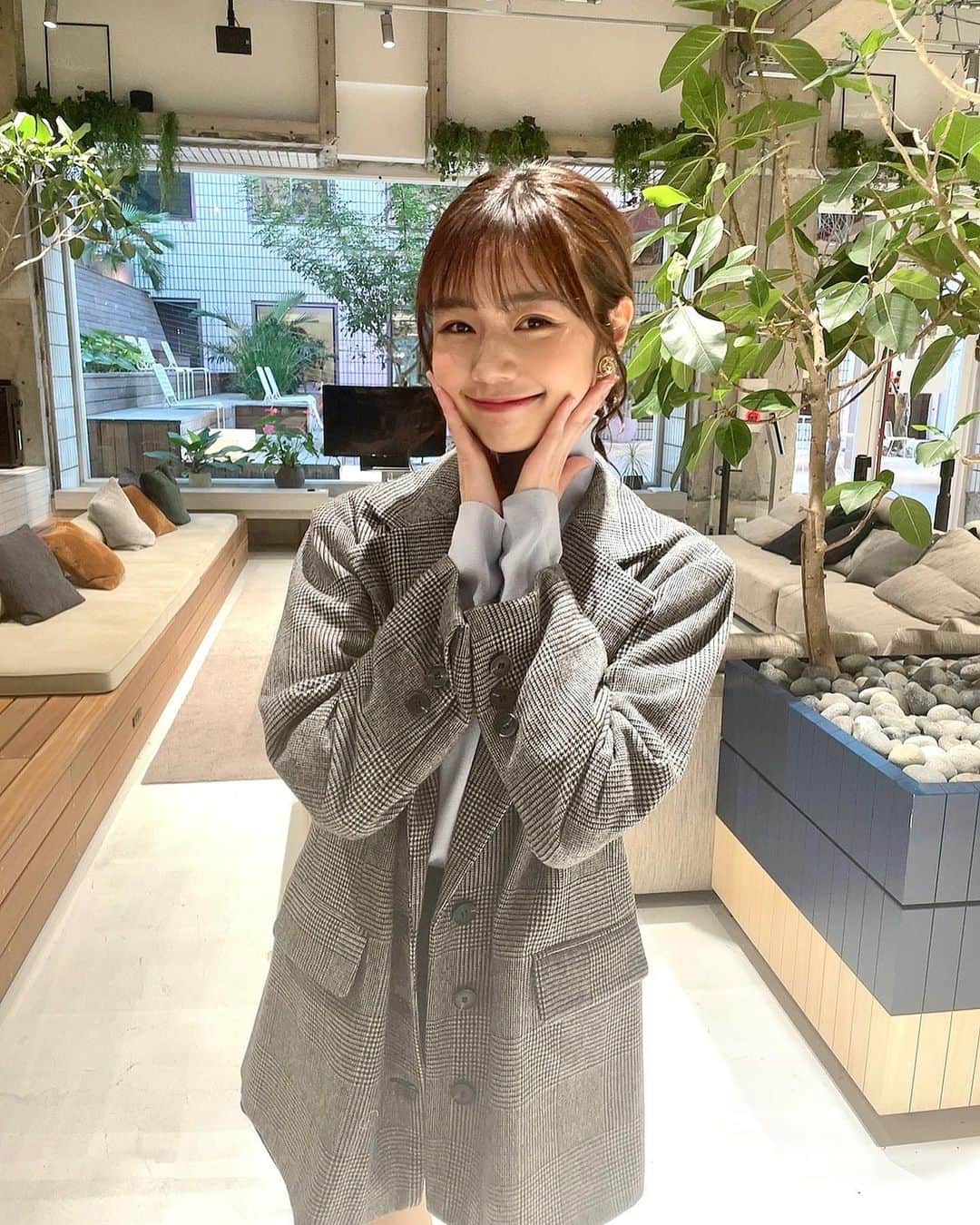 杉浦みずきのインスタグラム：「. 出演情報🎶 明日、3月25日（土）16:30〜フジテレビ系にて放送の 「いきなり神演奏〜ストリートピアノバトル〜」に出演します！  ハライチ岩井さん率いる、ピアノ男子ゆうちゃんと私のチームと、 ロッチのお2人率いる松井咲子さんと野澤しおりちゃんのチームで ストリートピアノ対決しました！！  とっても楽しいロケでした😂 是非見てください！！」