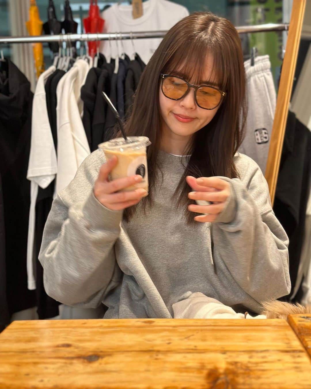 竹内舞さんのインスタグラム写真 - (竹内舞Instagram)「... おしゃなカフェで スウェットパンツ買った♡☄︎  今度載せよーっと💟  ペット同伴可カフェありがたい☕︎」3月24日 19時40分 - mai.t831