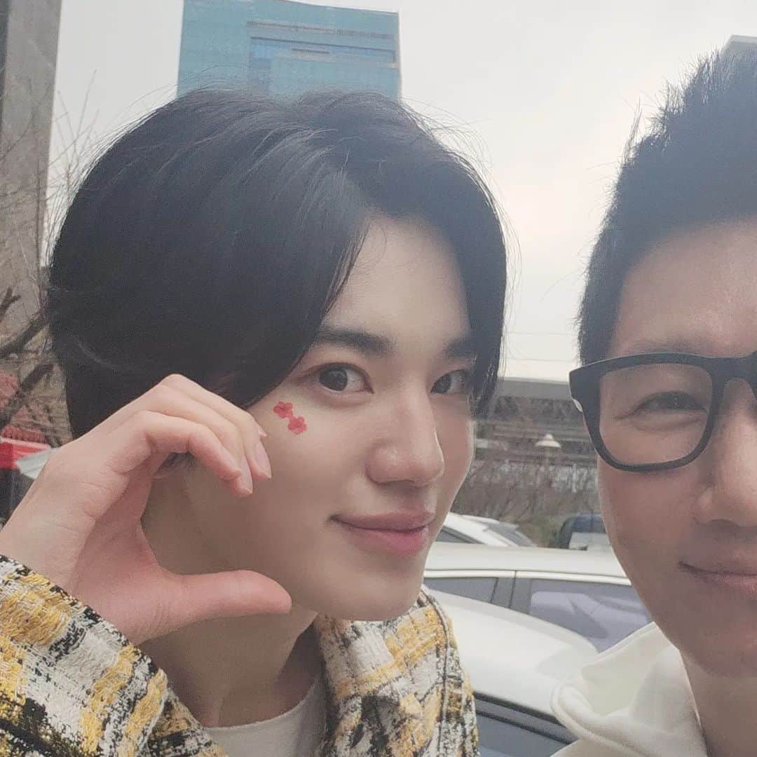 チ・ソクジンのインスタグラム：「못생긴 나는 반쪽만 잘생긴 너는  전부  #성종 #인피니트 #오랜만에반가웠다」