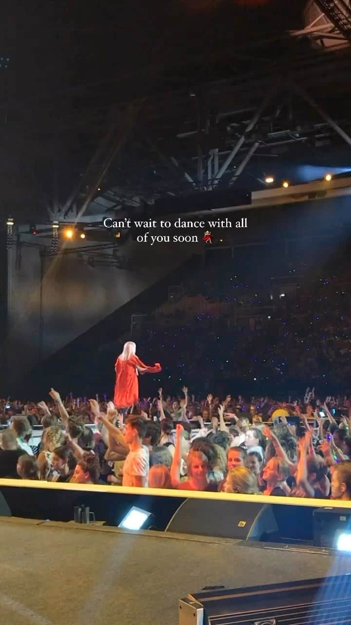 ブリット・ニコルのインスタグラム：「Just announced 5 cities and we will be traveling this summer too, so stay tuned!! 💯♥️💃🏼  🎵- @itsbrittnicole Gold ( Lark Remix )」