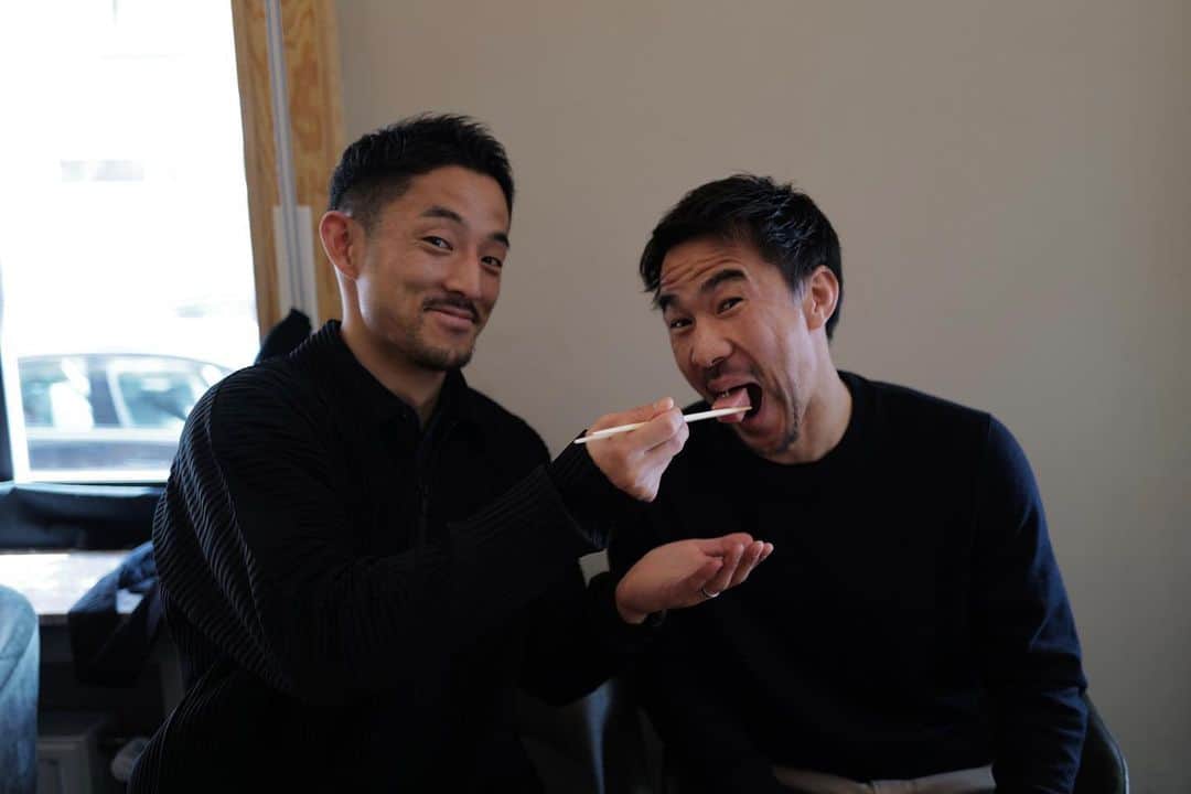 森岡亮太さんのインスタグラム写真 - (森岡亮太Instagram)「・  Lunch with Okazaki.   #あーん❤️ #ごちそうさまでした🙏🏻」3月25日 6時32分 - ryota_morioka