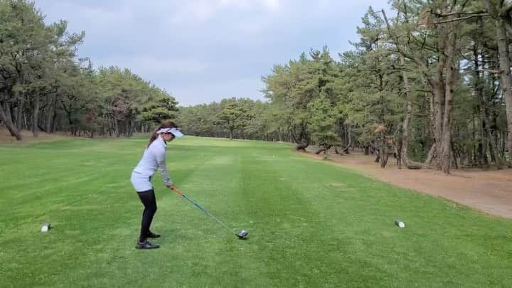 青木茉里奈のインスタグラム：「Last day⛳️🌺 今日は、住吉→日南をまわりました！日南の最終ロングホール、左の林越えを打てた会心のショットでした✨ 内容の濃い、また一歩成長出来たと思える充実した3日間でした✨ 技術面や色々な面で、今回自分の中で明確になった課題を明日からもまた、クリアしていけるように努力して、自分の可能性を無限に突き詰めていきたいと思います..！ _ _ _ _ _ _ _ _ _ _ _ _ _ _ _ _ _ _ _ _ _ _ _ _ _ _ _ _ #taylormade #taylormadegolf #teamtaylormade #株式会社かしわ堂 #ustmamiya #iomic #eyevol #ecco」