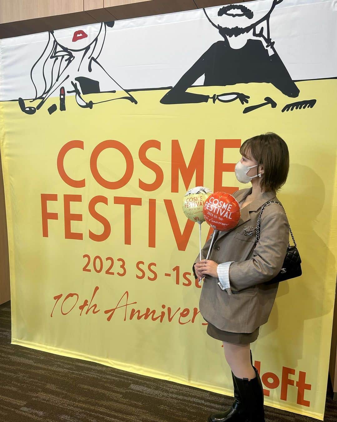 安原舞のインスタグラム：「. ロフトのコスフェス行ってきた〜💄♡  ロフトコスメフェスティバル2023-1st-は なんと、今年で10周年！  全国のロフトとネットストアで開催されてるよ〜✨  最新コスメ・ケア商品ばかりでしっかり勉強してきました💋✨  TIRTIRのUFOキャッチャーでちゃんととれてたひかちゃん笑った🛸  青山テルマさんにも直接お会いできて、本当に貴重な時間でした、、！🐰  #ロフト展示会 #ロフトのコスフェス #PR」