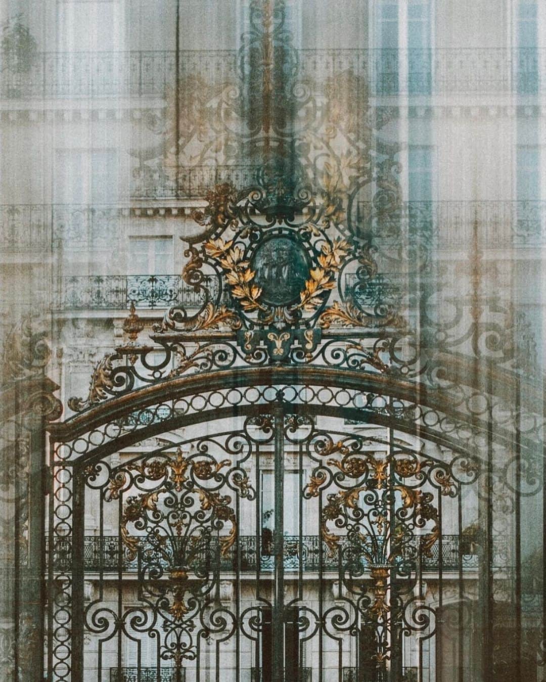 PSNYさんのインスタグラム写真 - (PSNYInstagram)「The gate to Parc Monceau. A new #fineartprint from the ‘Blurred Lines’ series」3月24日 21時49分 - oliasaunders