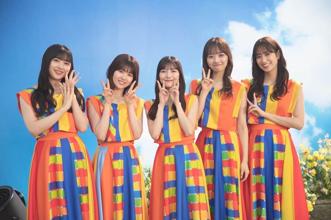 佐々木久美のインスタグラム：「9th Single「One choice」 4月19日発売です！ジャケ写、私はTYPE-Dにいます🌼 発売楽しみ〜わくわく #日向坂46 #kumigram」