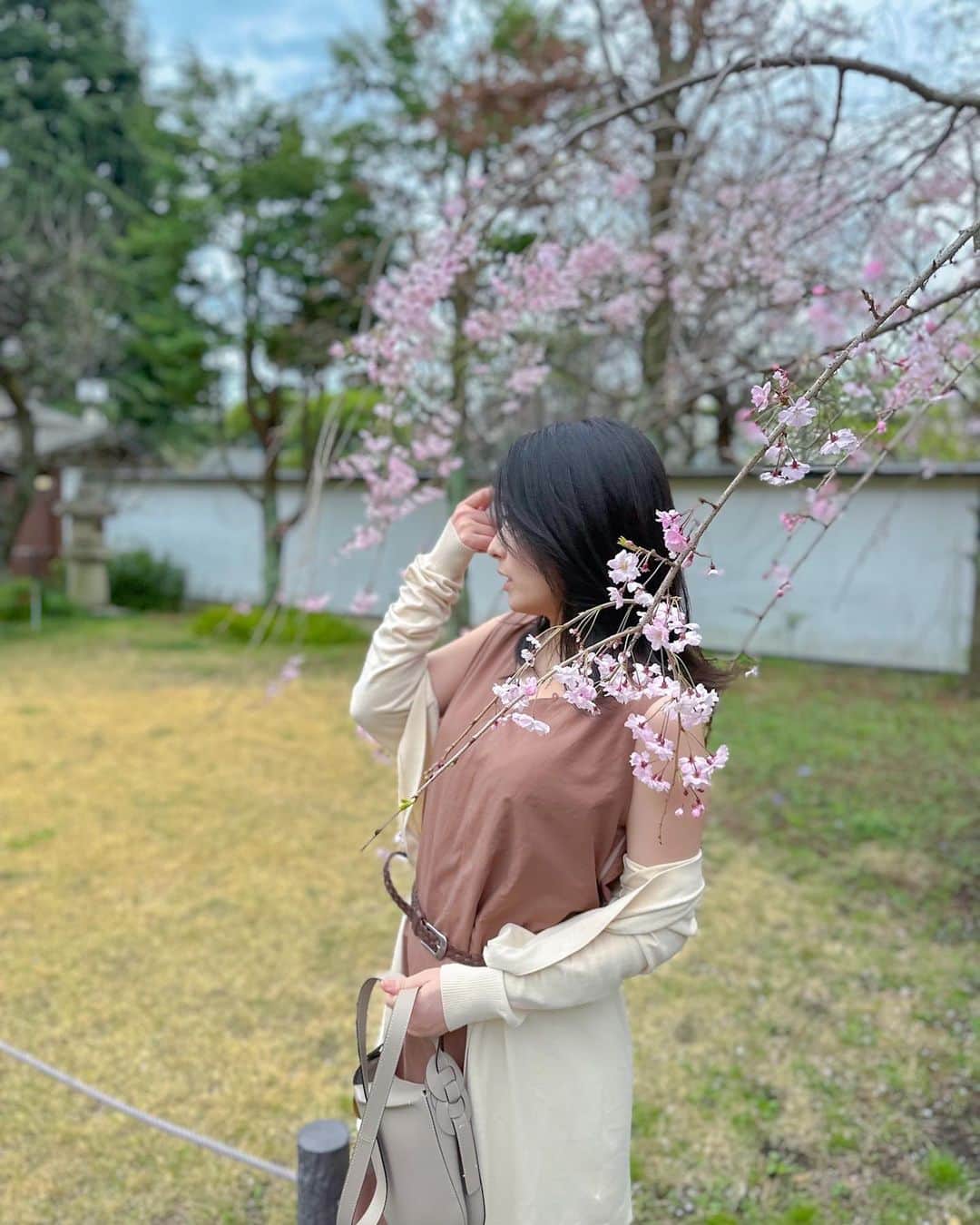 後藤郁さんのインスタグラム写真 - (後藤郁Instagram)「晴れた瞬間に桜と🌸 何枚か撮ったので、明日またUpする☺︎  #桜」3月24日 22時01分 - kaoru_goto.official