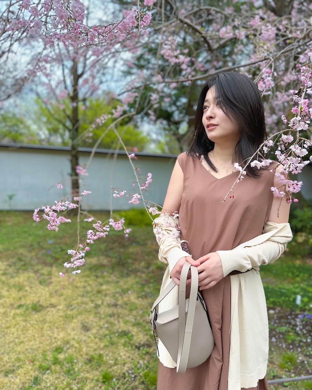 後藤郁さんのインスタグラム写真 - (後藤郁Instagram)「晴れた瞬間に桜と🌸 何枚か撮ったので、明日またUpする☺︎  #桜」3月24日 22時01分 - kaoru_goto.official