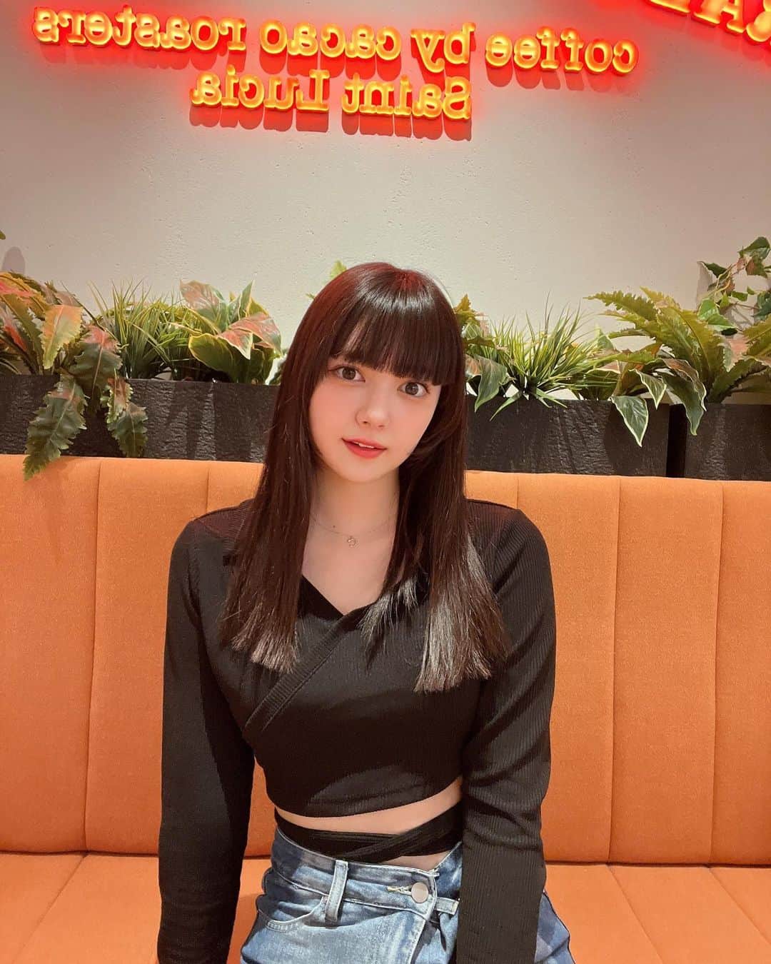 菅井純愛さんのインスタグラム写真 - (菅井純愛Instagram)「・  実は20cm髪の毛切った✄�✄�     #06  #06년생  #06line  #16yearsold  #20cm  #bank  #前髪  #重め前髪  #フルバング  #173cm  #fashion  #fashionstyle  #韓国ファッション  #韓国コーデ  #koreanfashion  #chocolatedrink  #chocolate  #model  #japanesegirl  #モデル  #jk  #jk1  #fjk  #高校生  #모델  #고등학생  #셀카  #오오티디  #뷰티  #highschoolgirls」3月24日 21時57分 - aria_sugai