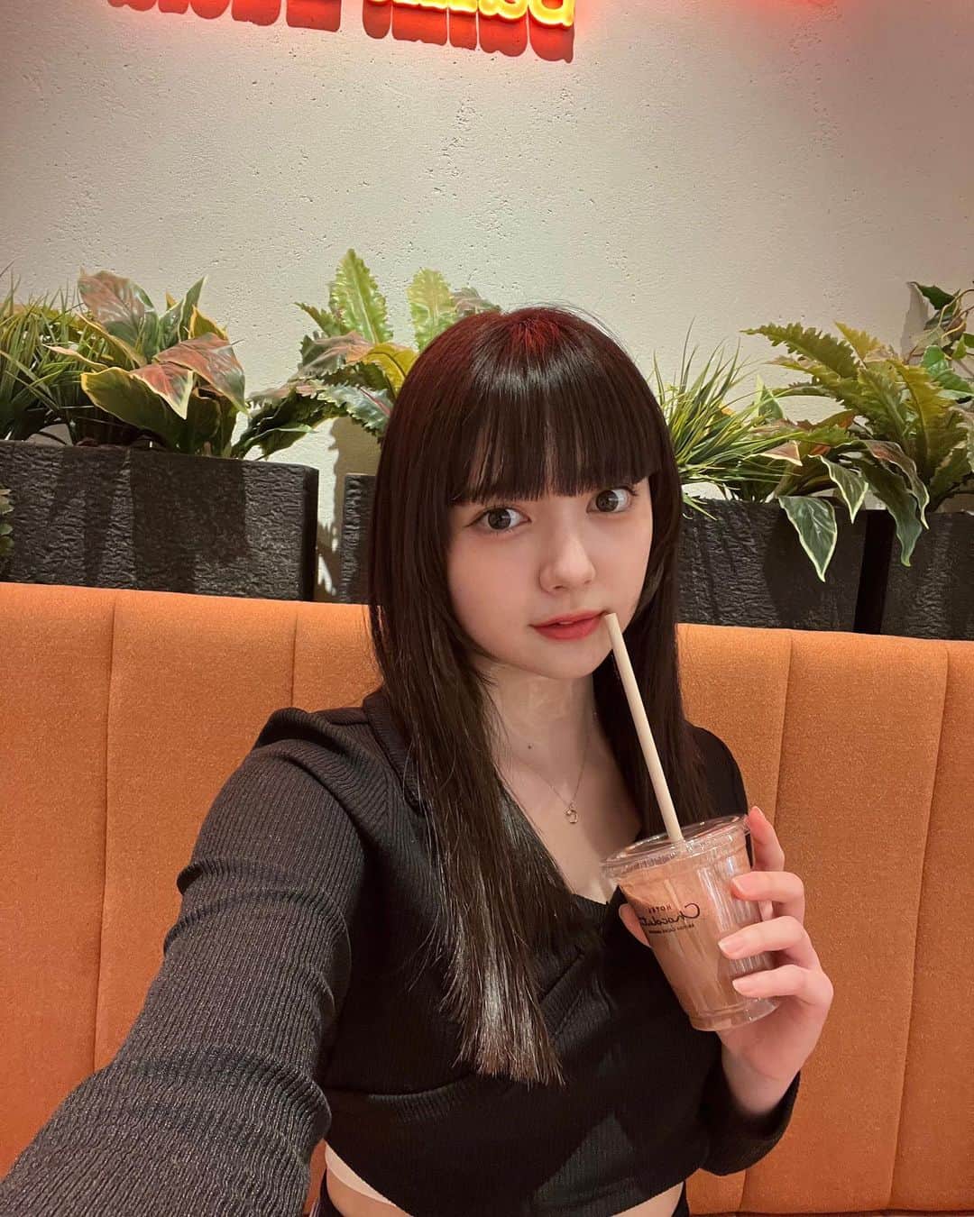菅井純愛さんのインスタグラム写真 - (菅井純愛Instagram)「・  実は20cm髪の毛切った✄�✄�     #06  #06년생  #06line  #16yearsold  #20cm  #bank  #前髪  #重め前髪  #フルバング  #173cm  #fashion  #fashionstyle  #韓国ファッション  #韓国コーデ  #koreanfashion  #chocolatedrink  #chocolate  #model  #japanesegirl  #モデル  #jk  #jk1  #fjk  #高校生  #모델  #고등학생  #셀카  #오오티디  #뷰티  #highschoolgirls」3月24日 21時57分 - aria_sugai