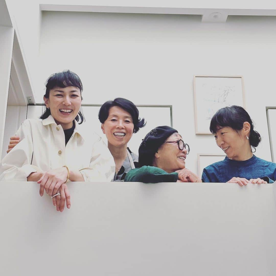 板谷由夏 さんのインスタグラム写真 - (板谷由夏 Instagram)「幾つになっても学びを楽しめる人でありたい。 大好きなウー先生の教室に 大好きな人たちと 学んで食べて笑って。 エネルギーチャージ完了。」3月24日 22時02分 - yukaitaya