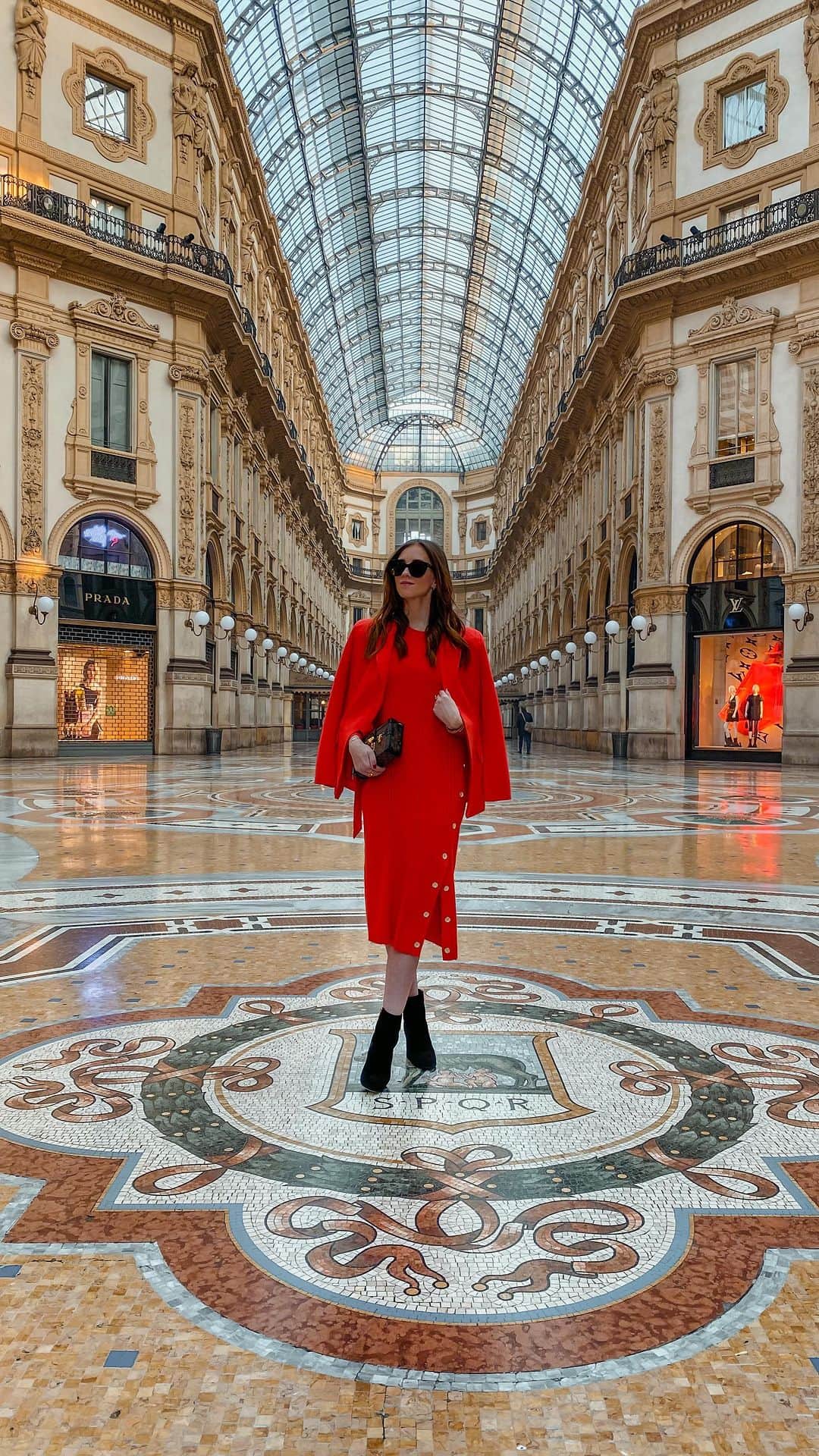 バーボラ・コディトヴァのインスタグラム：「Ciao Milano! 3 locations, 3 spring looks - which colour is your fav? 💚🧡💗 All looks are from @motf_official - Chicness comes naturally to the MOTF woman! The search IDs of my looks on SHEIN.COM or shopmotf.com are:  12330574+12330595, 12496629, 12492570, 12496937! PS: get 15% off your order with “FASHIONINMYSOUL” ✨ #MyMOTF #MOTFpartner #ad」