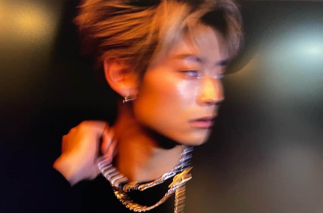 のインスタグラム：「この写真はMORAってる🦋🦋🦋 #超特急_B9 #MORAMORA  #13号車アロハ」