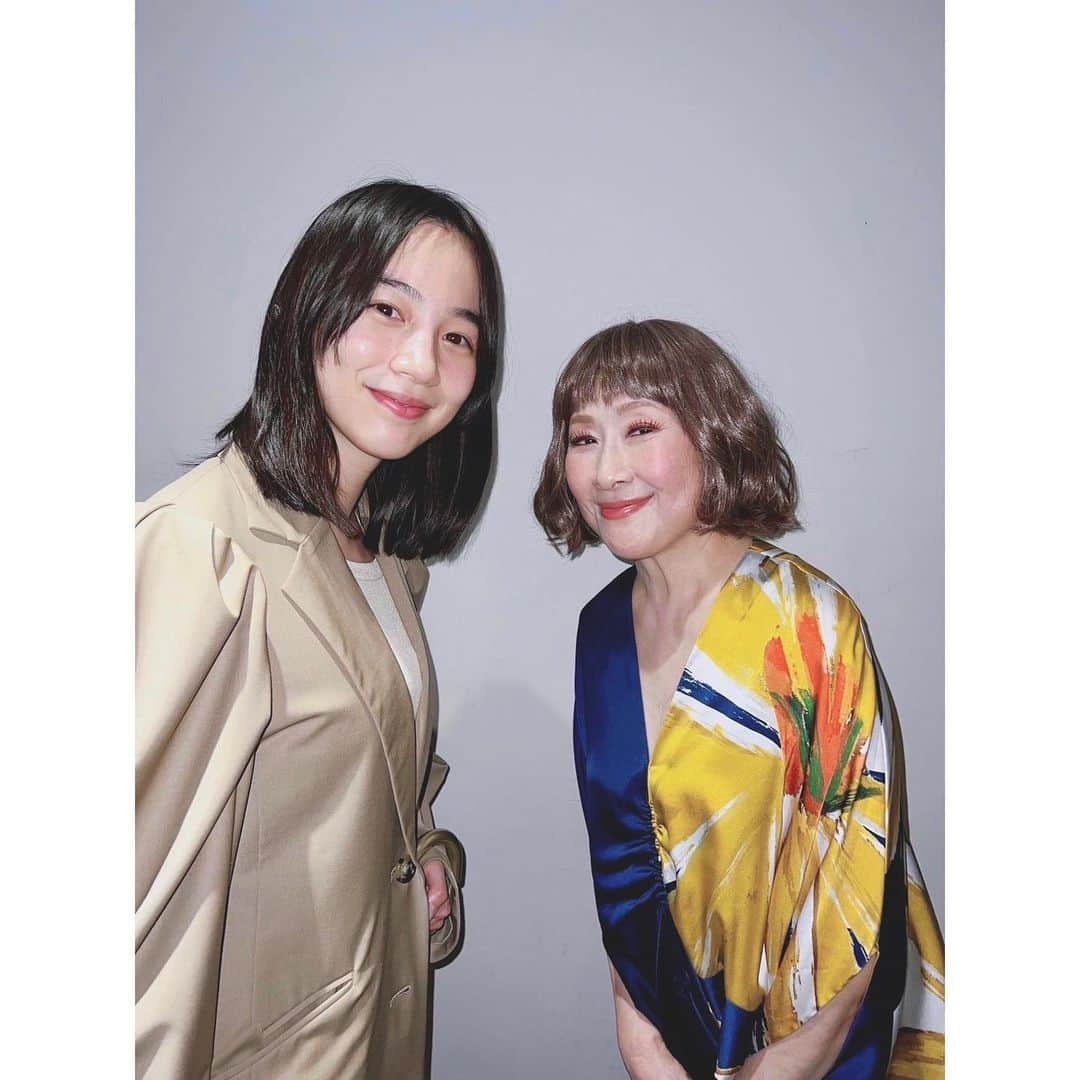 のん（能年玲奈）さんのインスタグラム写真 - (のん（能年玲奈）Instagram)「矢野顕子さんの歌とピアノで宇宙へ行こう。『君に会いたいんだ、とても』ライブへ行きました。 うっとり、宇宙を旅してきました🌏 野口聡一さんの書いた詩を矢野さんが曲にしたアルバムのライブ。 すごかったーー。  いつも、矢野さんのライブに行くと、 溜まってた洗濯物を洗ったり、明日なに食べようかなーって考えたり、 時間の流れがゆったりして、活力に満ちてくる。 生きてるー！ また、最高の瞬間に立ち会いました。  #矢野顕子 さん #君に会いたいんだとても」3月24日 22時35分 - non_kamo_ne