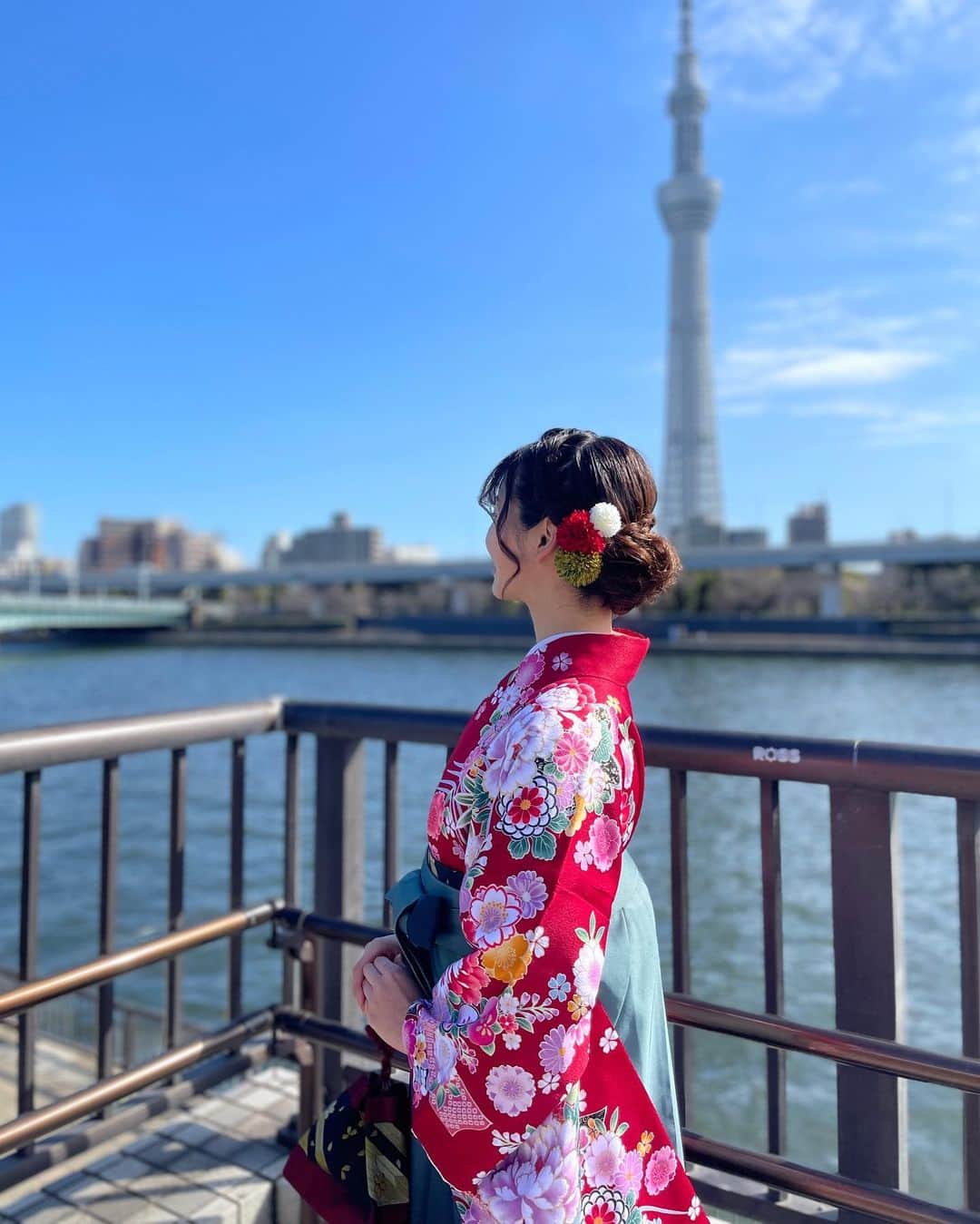 山下佳織さんのインスタグラム写真 - (山下佳織Instagram)「あたたかいメッセージをありがとうございます🙇‍♀️😭 大切に読ませていただきました。  晴れた日に撮ってもらった写真も、思い出として載せちゃいます☀️  #archives  #青空 #晴れの日 #ハレの日  #隅田川 #スカイツリー」3月24日 22時36分 - yama0130kaori