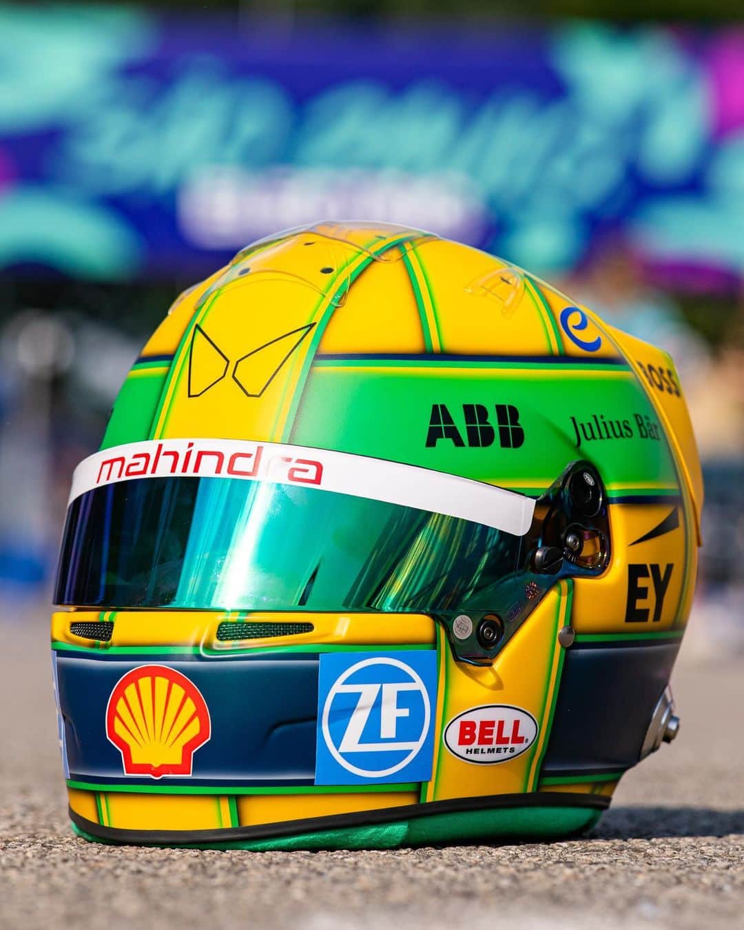 ルーカス・ディ・グラッシのインスタグラム：「A home race 𝙨𝙥𝙚𝙘𝙞𝙖𝙡 ✨🇧🇷 #HelmetReveal #SaoPauloEPrix」