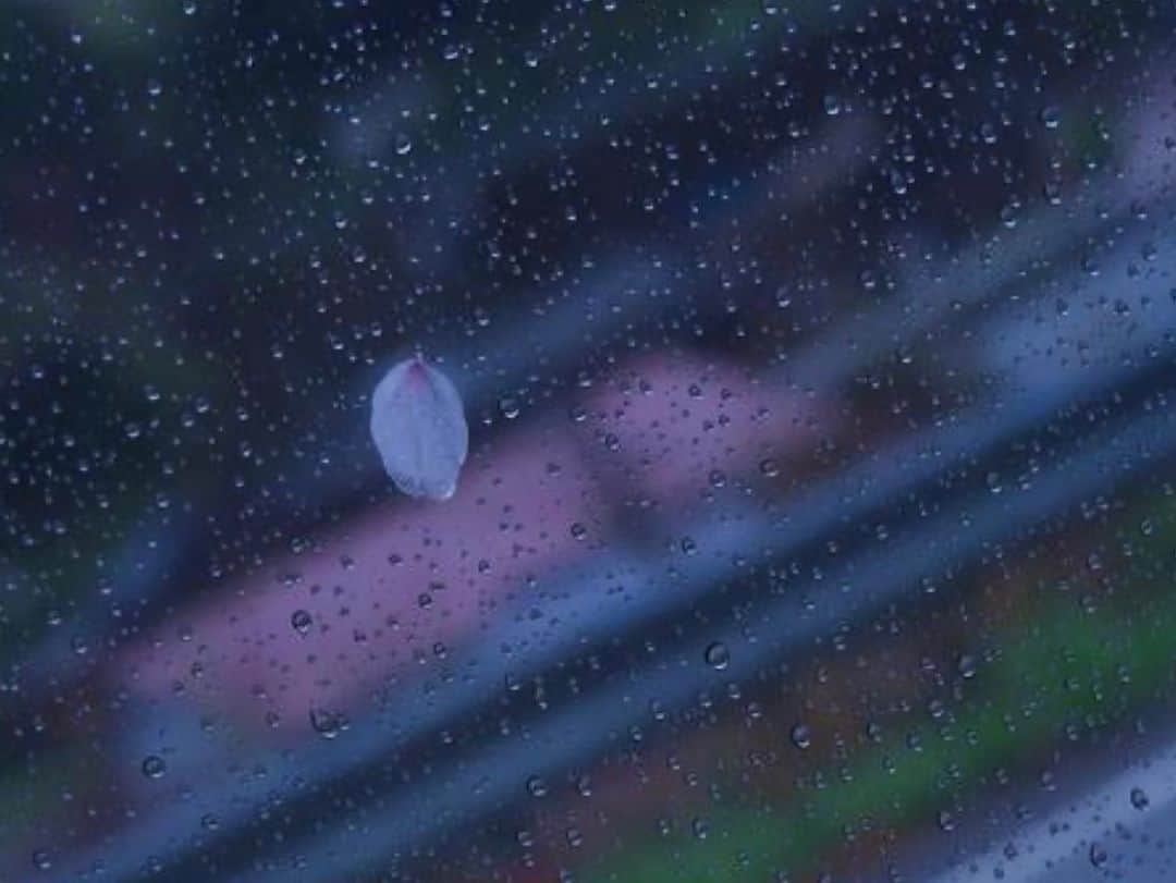 武田知大さんのインスタグラム写真 - (武田知大Instagram)「本日も幸せな時間をありがとうございました！雨！！昨日も雨、今日も雨、明日も雨、明後日も雨です！本番全部雨！まだ帰り道のかた、お気を付けてお帰りくださいませ！明日ご来場予定の皆様、どうかお気を付けていらしてくださいませ！思い出はいつの日も……雨！ #モノクロ同盟」3月24日 22時40分 - tomohir0917