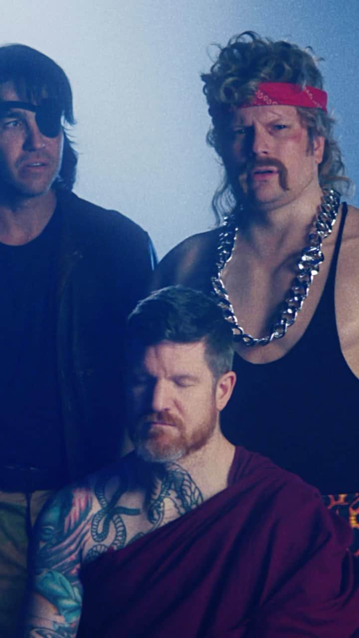 フォール・アウト・ボーイのインスタグラム：「blast from the past and then fast forward to the future. the “Hold Me Like a Grudge” video has arrived - watch on youtube.com/falloutboy  pssst So Much (For) Stardust is out everywhere nowww ✨✨」