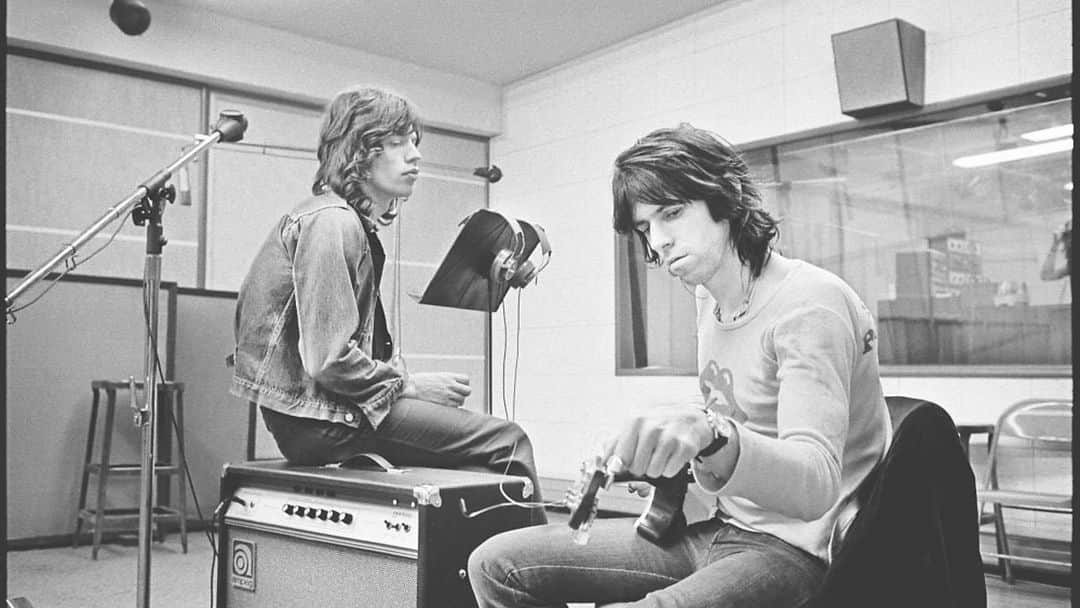 The Rolling Stonesさんのインスタグラム写真 - (The Rolling StonesInstagram)「Mick and Keith, creating in the studio, 1972.  Photo: Jim Marshall  @mickjagger @officialkeef」3月24日 23時01分 - therollingstones