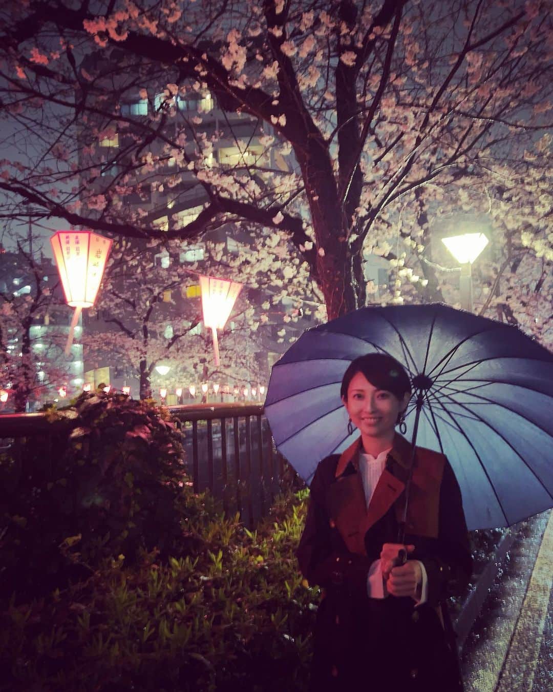 福田ゆみさんのインスタグラム写真 - (福田ゆみInstagram)「ちょっと目黒川を通りましたので、 雨だったのですが、写真をば。 #花見  #福田ユミ」3月24日 23時10分 - yumifukuda0511