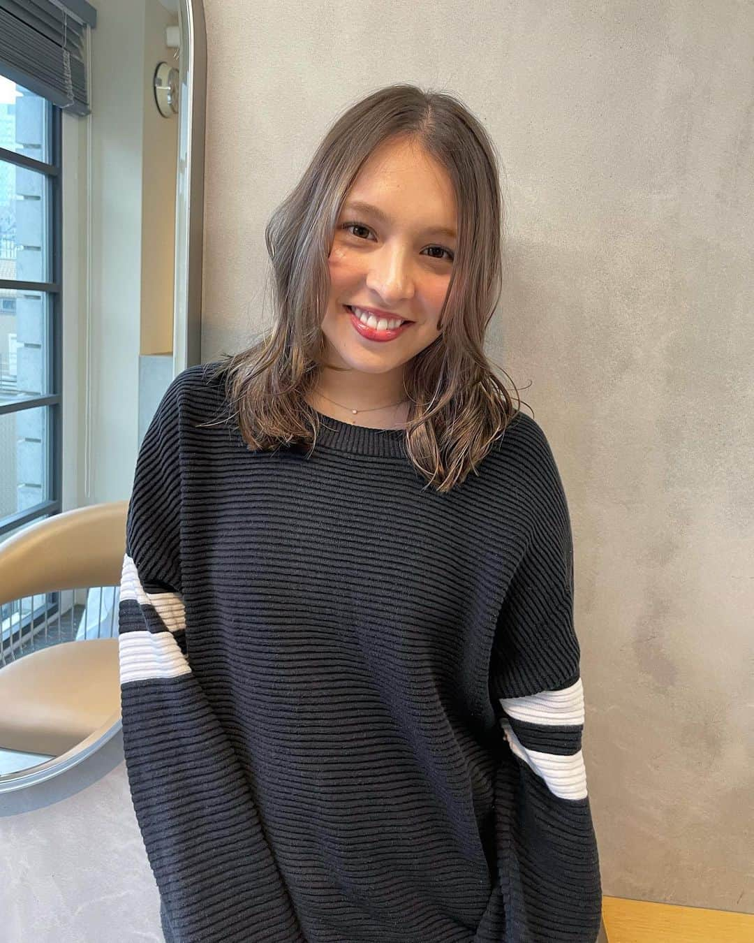 アイシスのインスタグラム：「春がきたあ🌸 ということで髪の毛バッサリ切りました！ 断髪式💇‍♀️ふふん ごとうさんいつもありがとう🥹 YouTubeに断髪式の動画上がってるので みんなぜひみてねん🥹  #haircut #春ヘアスタイル #断髪式 #💇‍♀️ #ミディアムヘア #ごとうさんありがとう🫶 #youtubeチャンネル更新 #ハイライトから飛んでみてくだしゃい #滝澤いしすのいしちゃんねる」