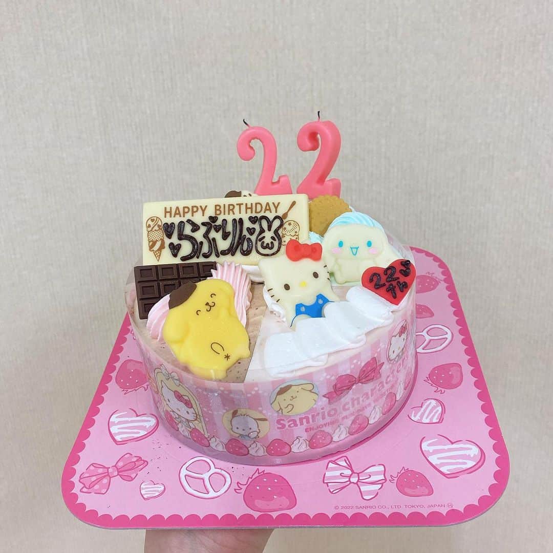 中野愛理のインスタグラム：「かわいすぎるアイスケーキ♡ 　　　　　　 #誕生日 #誕生日ケーキ #サーティワン #サーティワンアイスケーキ #31 #アイスケーキ」